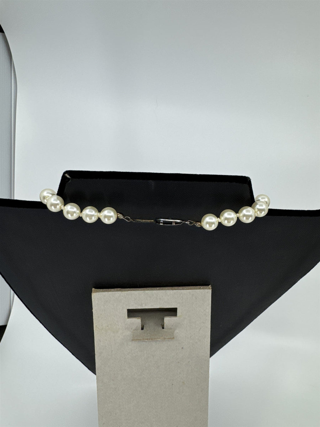 Vintage Faux White Pearl Vibrant Shining Necklace Estate Costume Jewelry