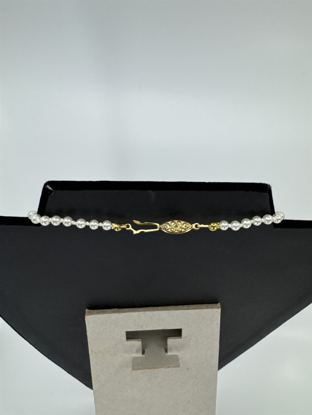 Vintage Faux White Taper Pearl Vibrant Shining Necklace Estate Costume Jewelry