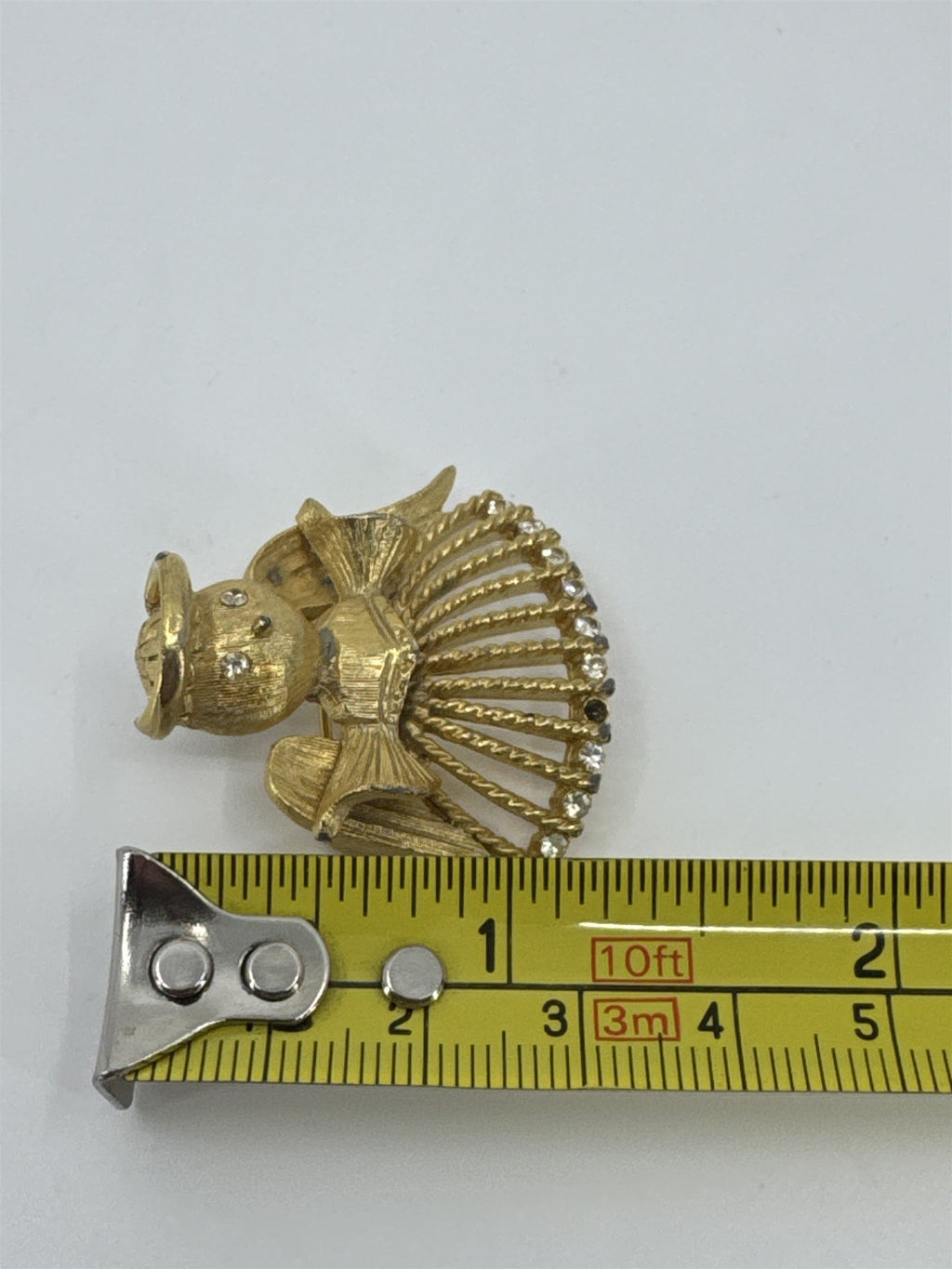 Vintage Gold-Tone Rhinestone Angel /w Halo and Rhinestones Brooch (Missing Gem)