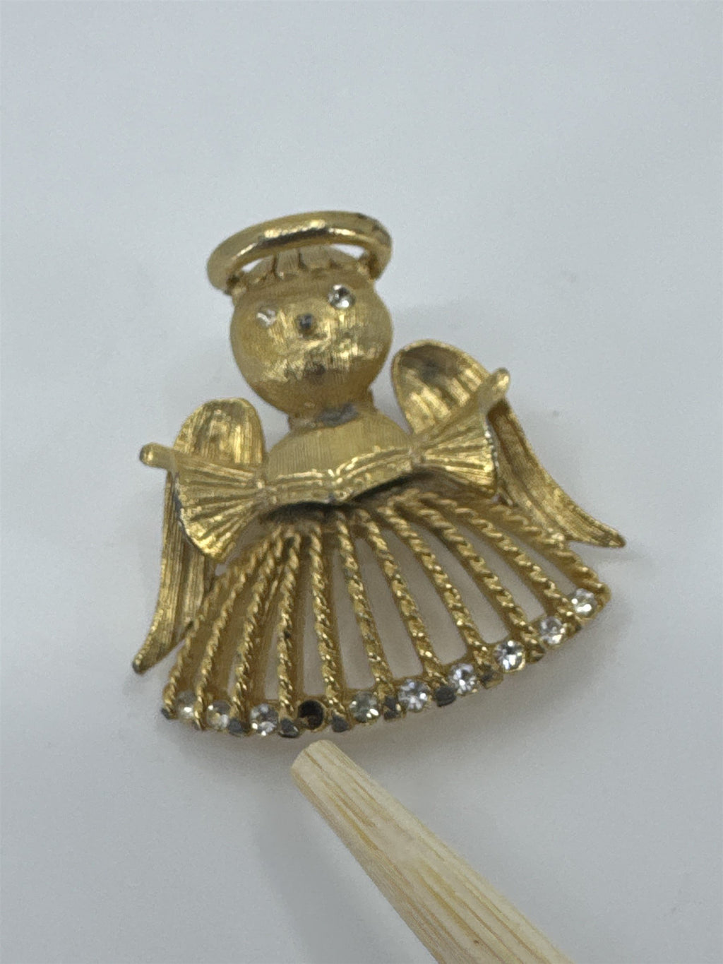 Vintage Gold-Tone Rhinestone Angel /w Halo and Rhinestones Brooch (Missing Gem)