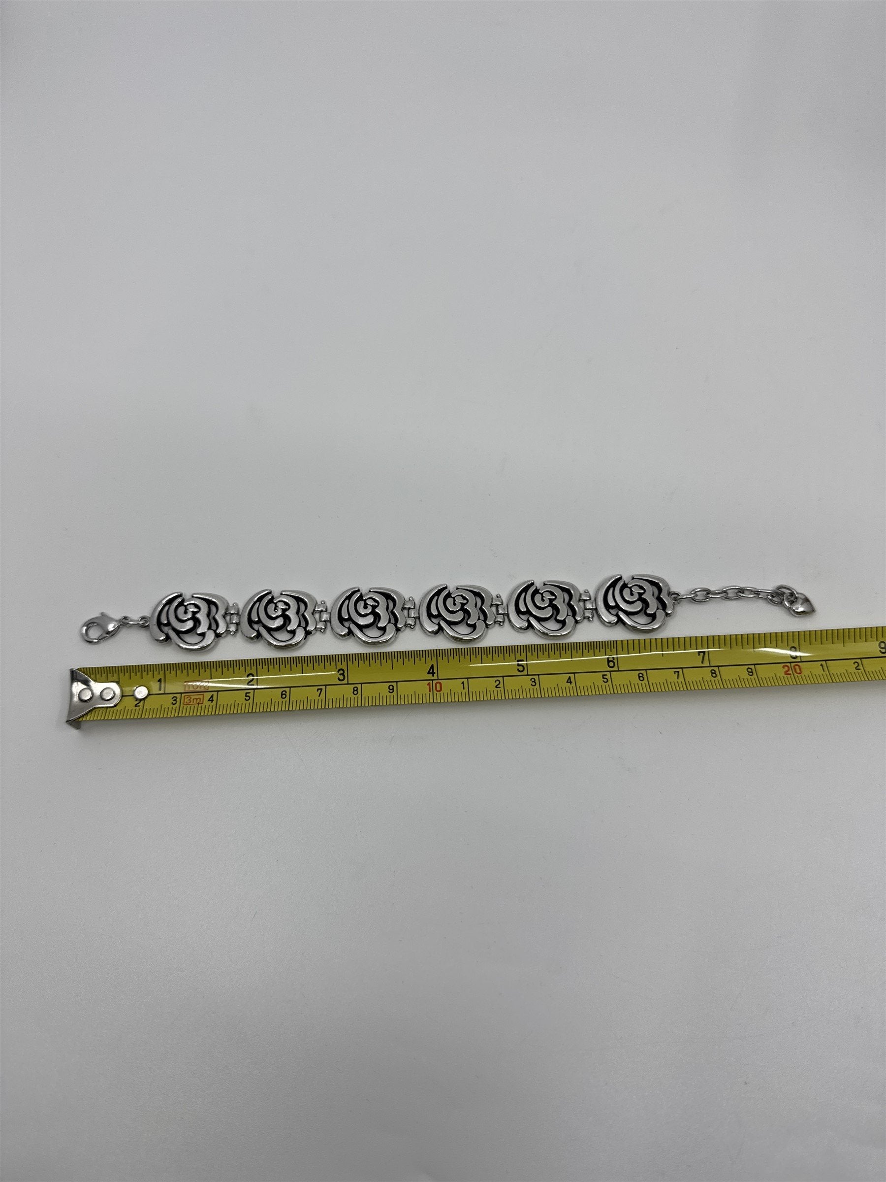 Vintage Womens Silver Tone Home Interiors & Gifts Rose Rosebud Logo Bracelet