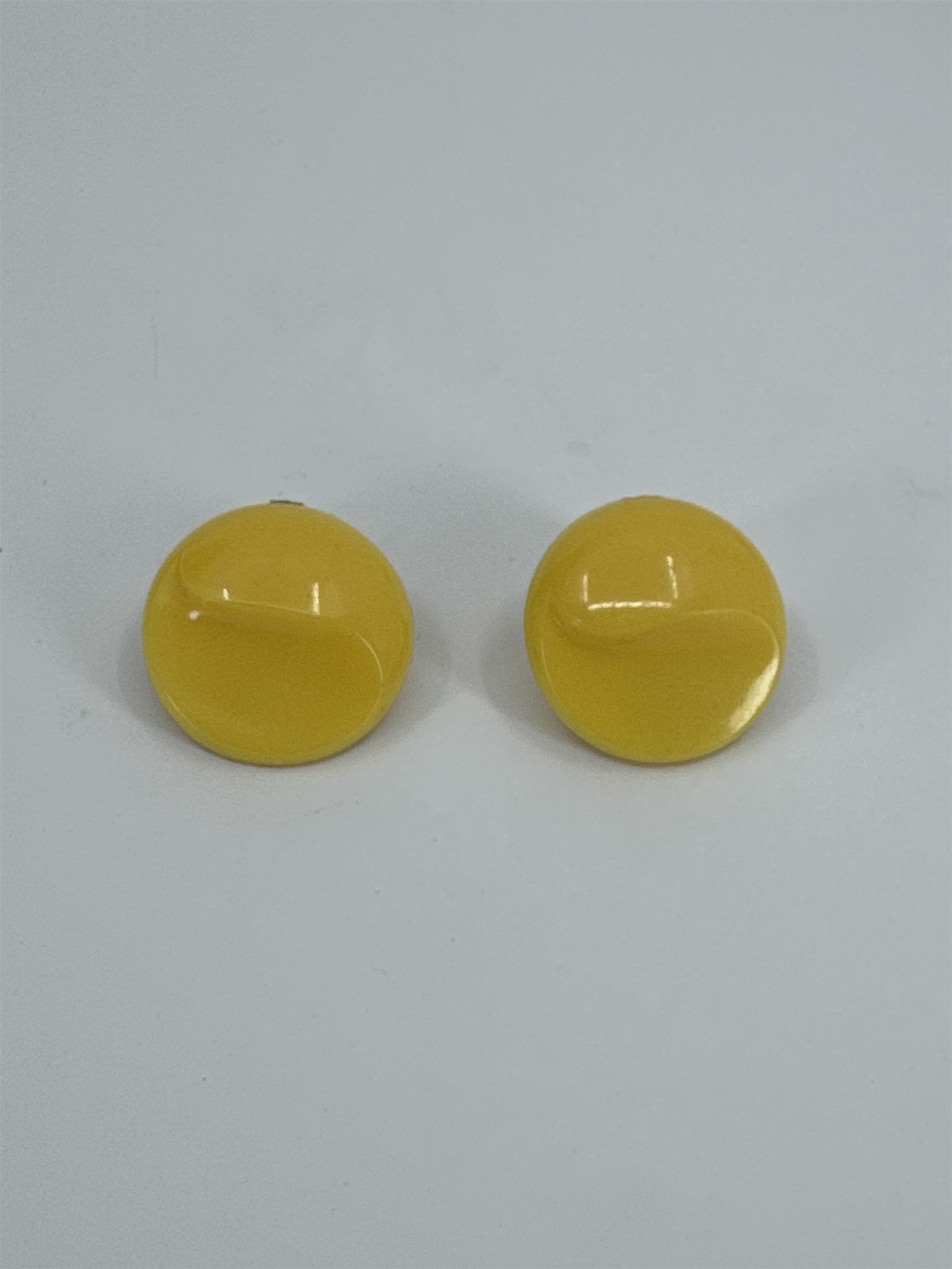 Vintage Costume Jewelry Yellow Resin Textured Swirl Circular Clip-On Earrings