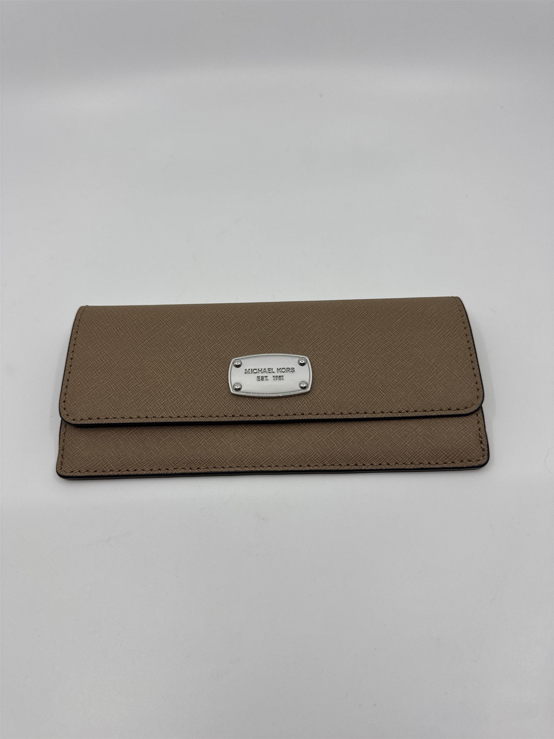 Michael Kors Signature Jet Set Beige Tan Silver Accented Wallet With Coin Zipper
