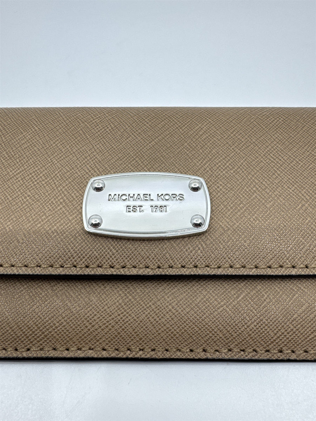 Michael Kors Signature Jet Set Beige Tan Silver Accented Wallet With Coin Zipper