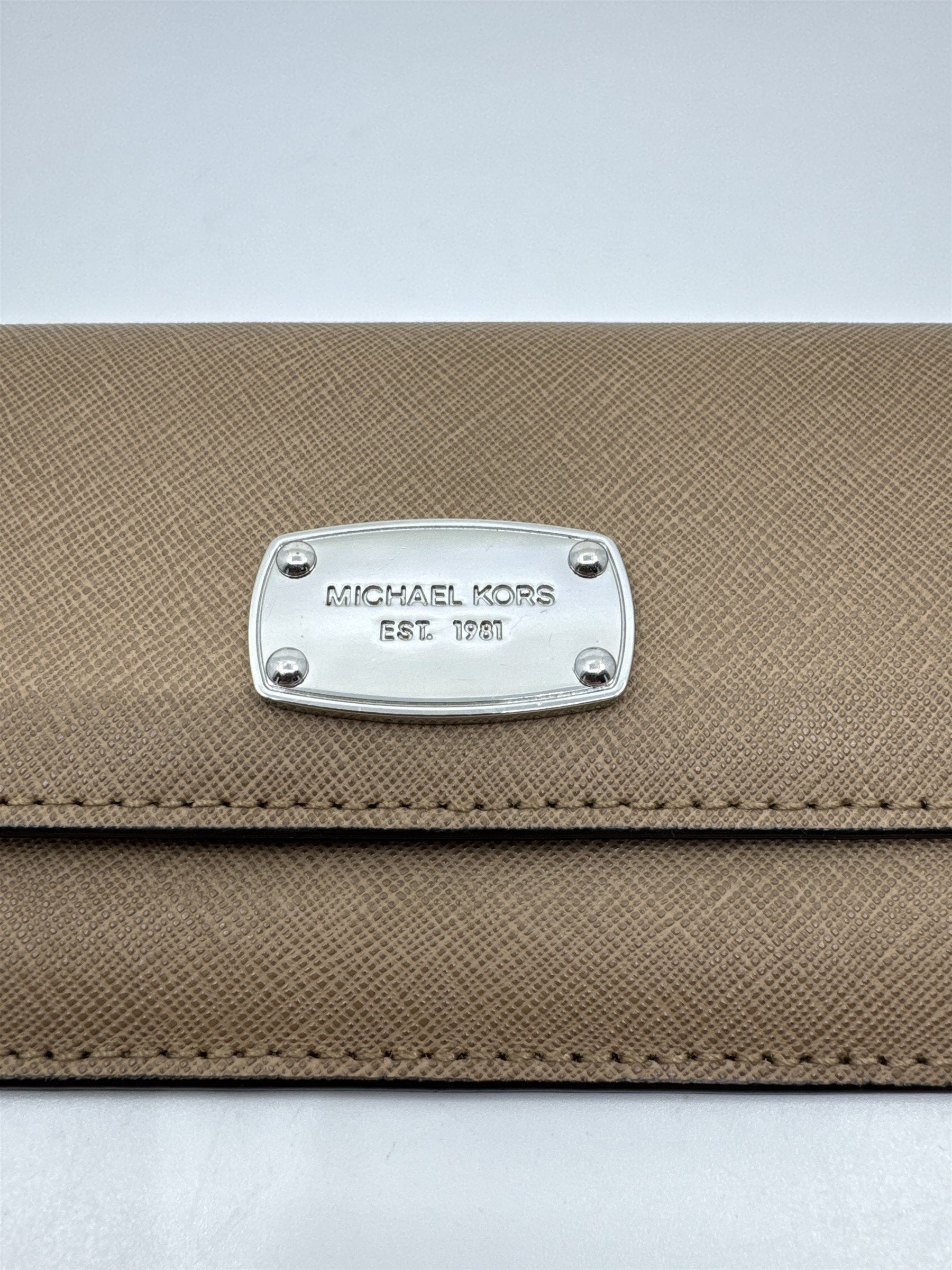 Michael Kors Signature Jet Set Beige Tan Silver Accented Wallet With Coin Zipper