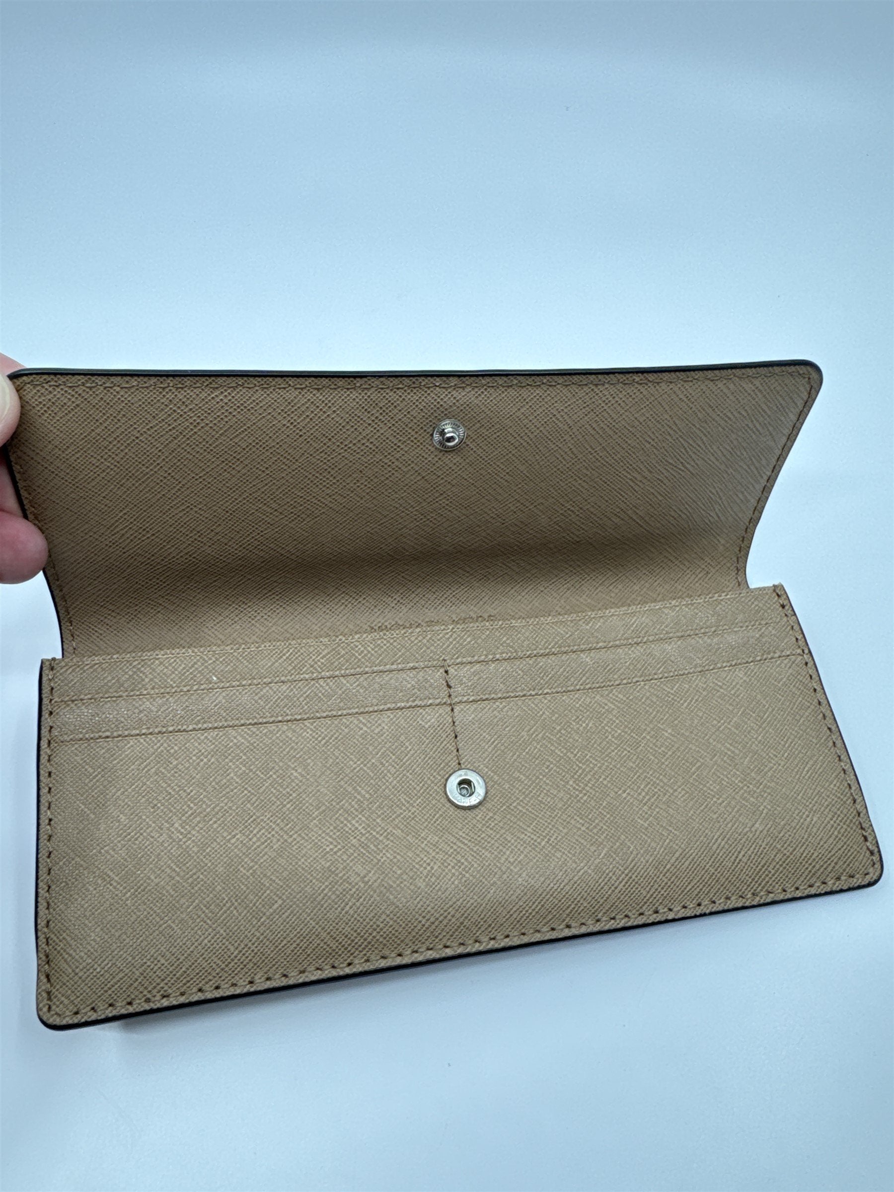 Michael Kors Signature Jet Set Beige Tan Silver Accented Wallet With Coin Zipper