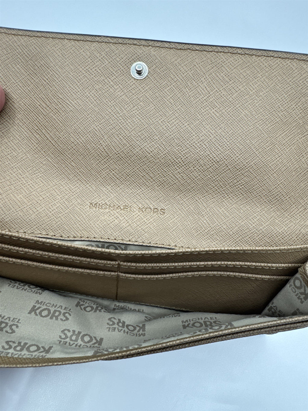 Michael Kors Signature Jet Set Beige Tan Silver Accented Wallet With Coin Zipper