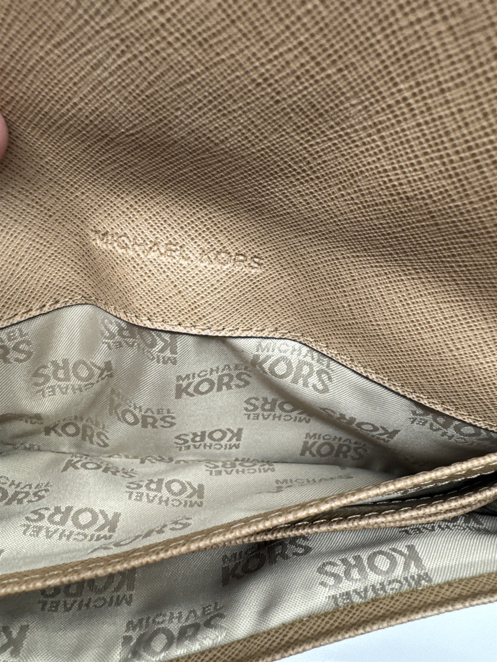 Michael Kors Signature Jet Set Beige Tan Silver Accented Wallet With Coin Zipper