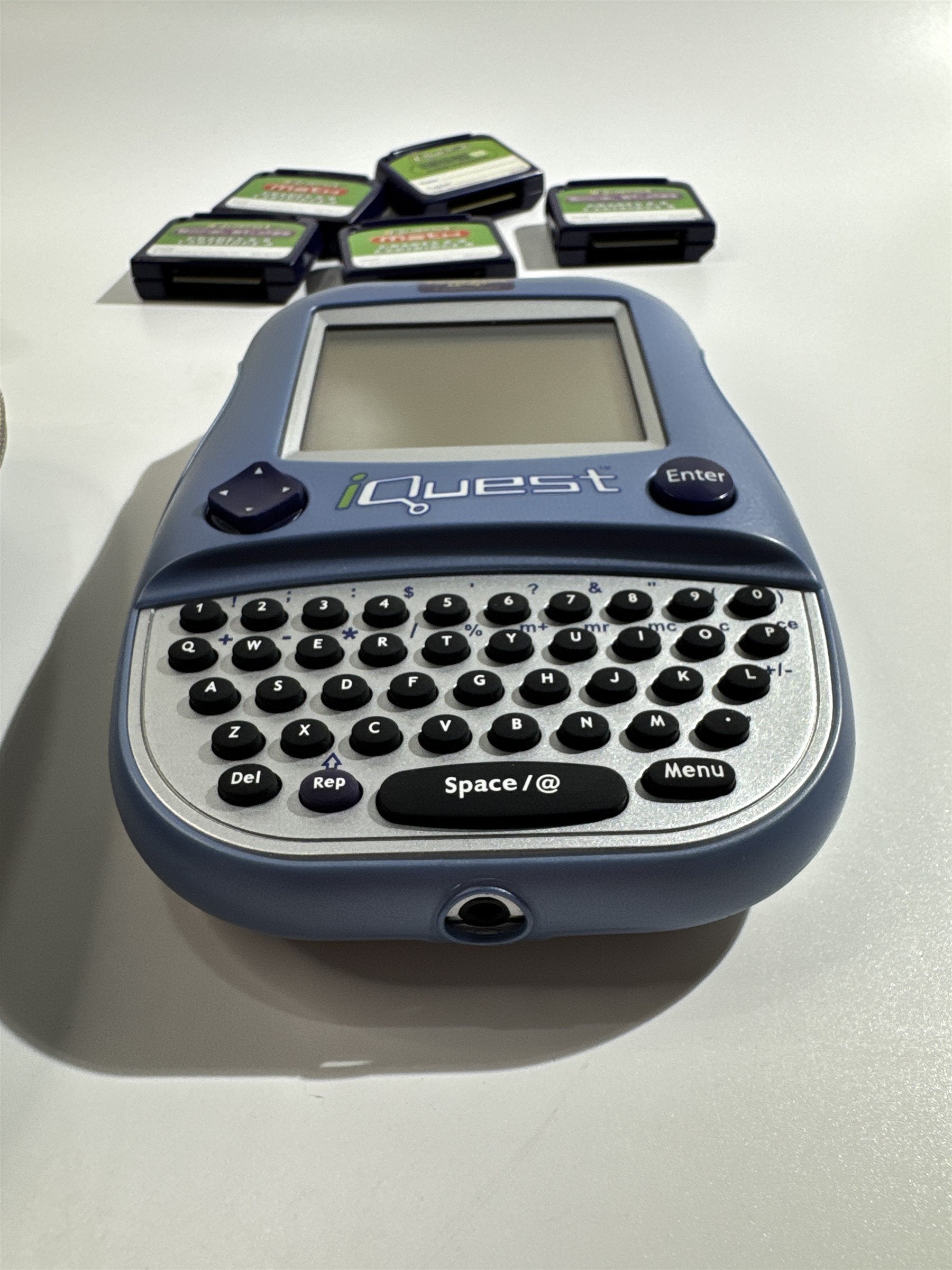 Quantum Leap iQuest Handheld Console Bundle w/ 5 Cartridges & Carrying Case