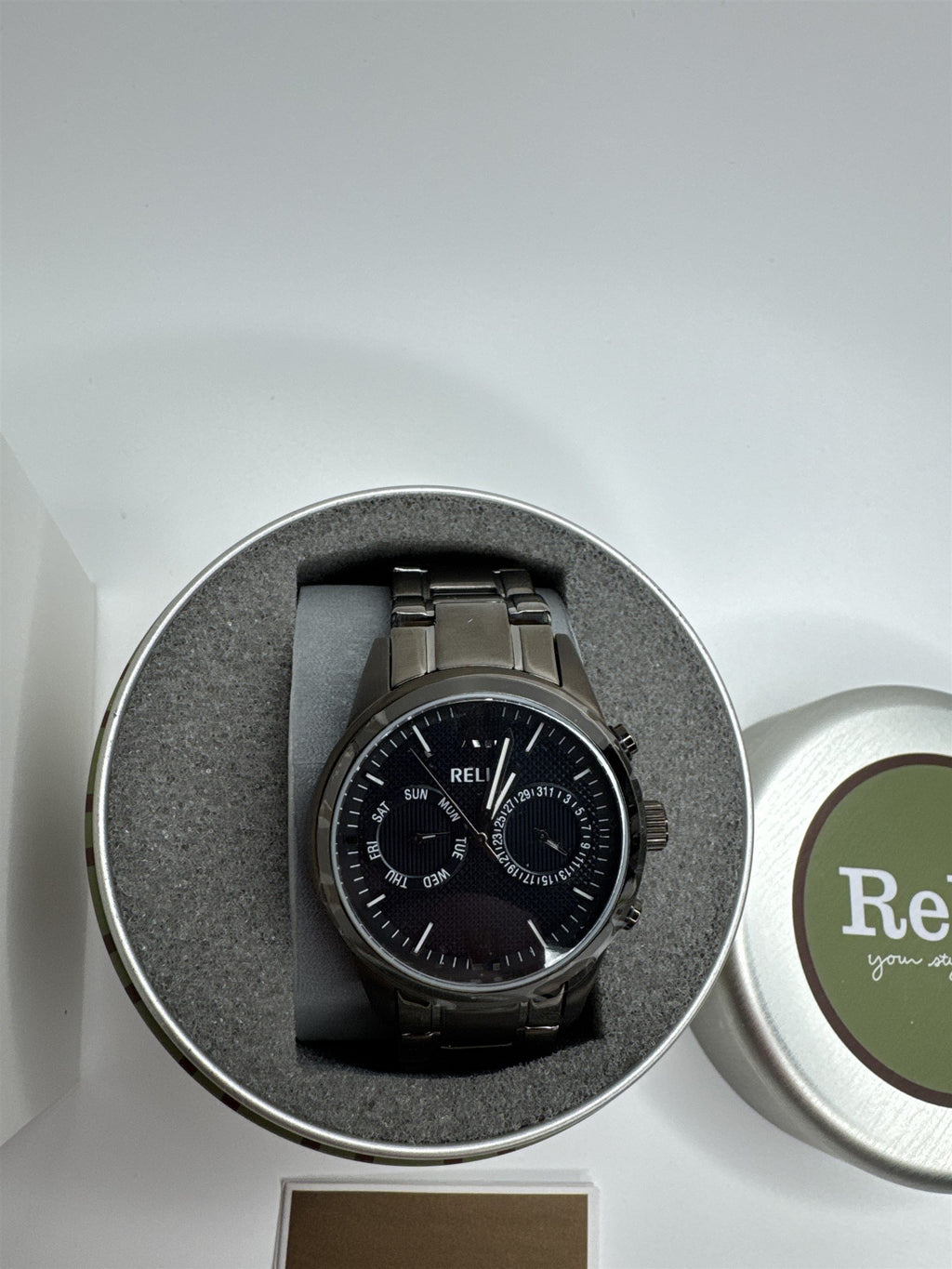 Relic Mens Water-Resistant 165 Ft Stainless Steel Calendar Watch ZR77113