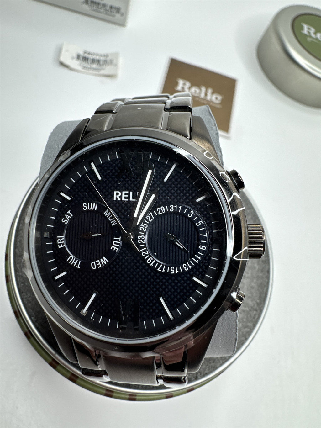 Relic Mens Water-Resistant 165 Ft Stainless Steel Calendar Watch ZR77113