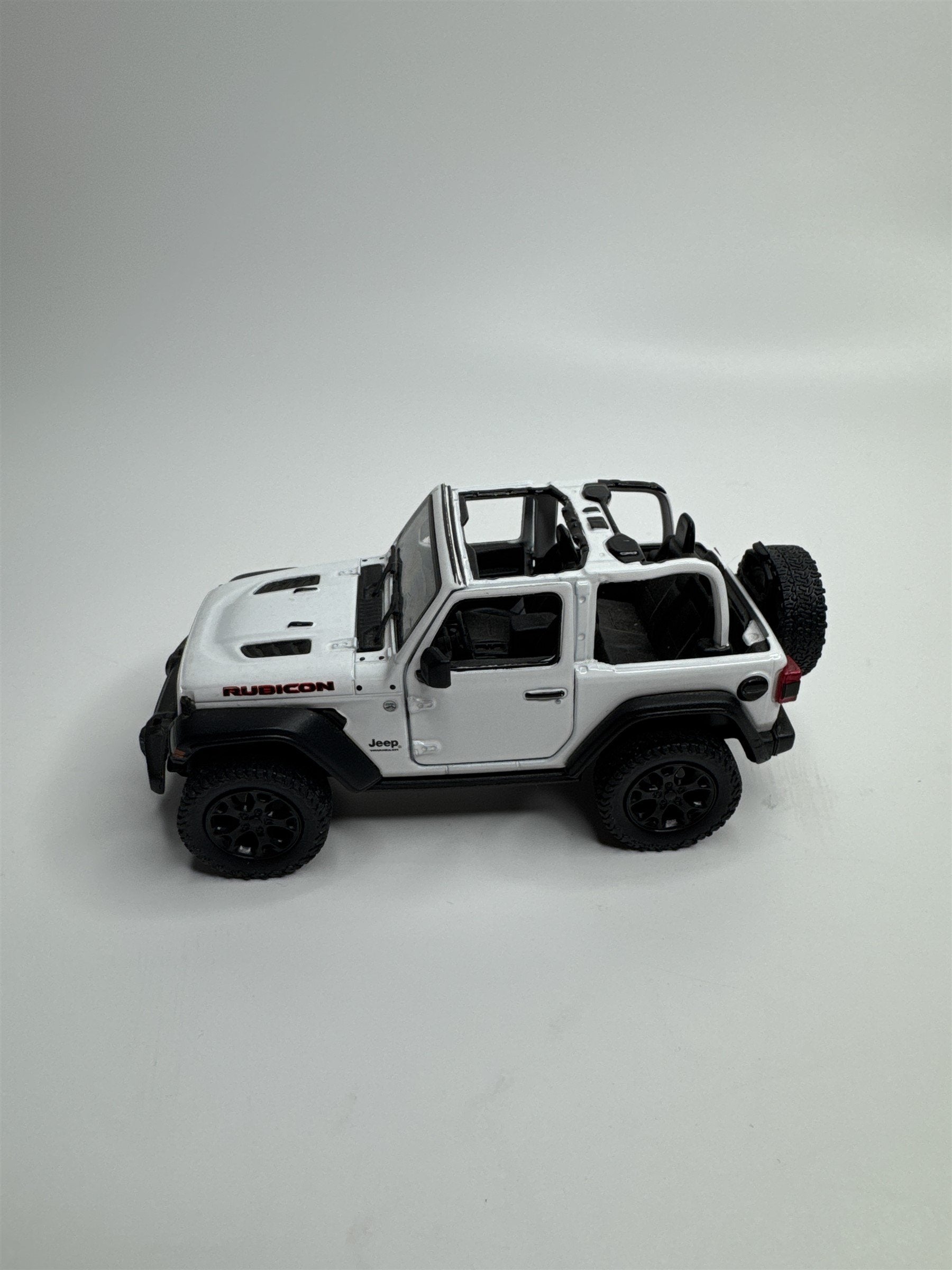 2018 Jeep Wrangler Rubicon White 1:34 Scale Model Car Kinsmart