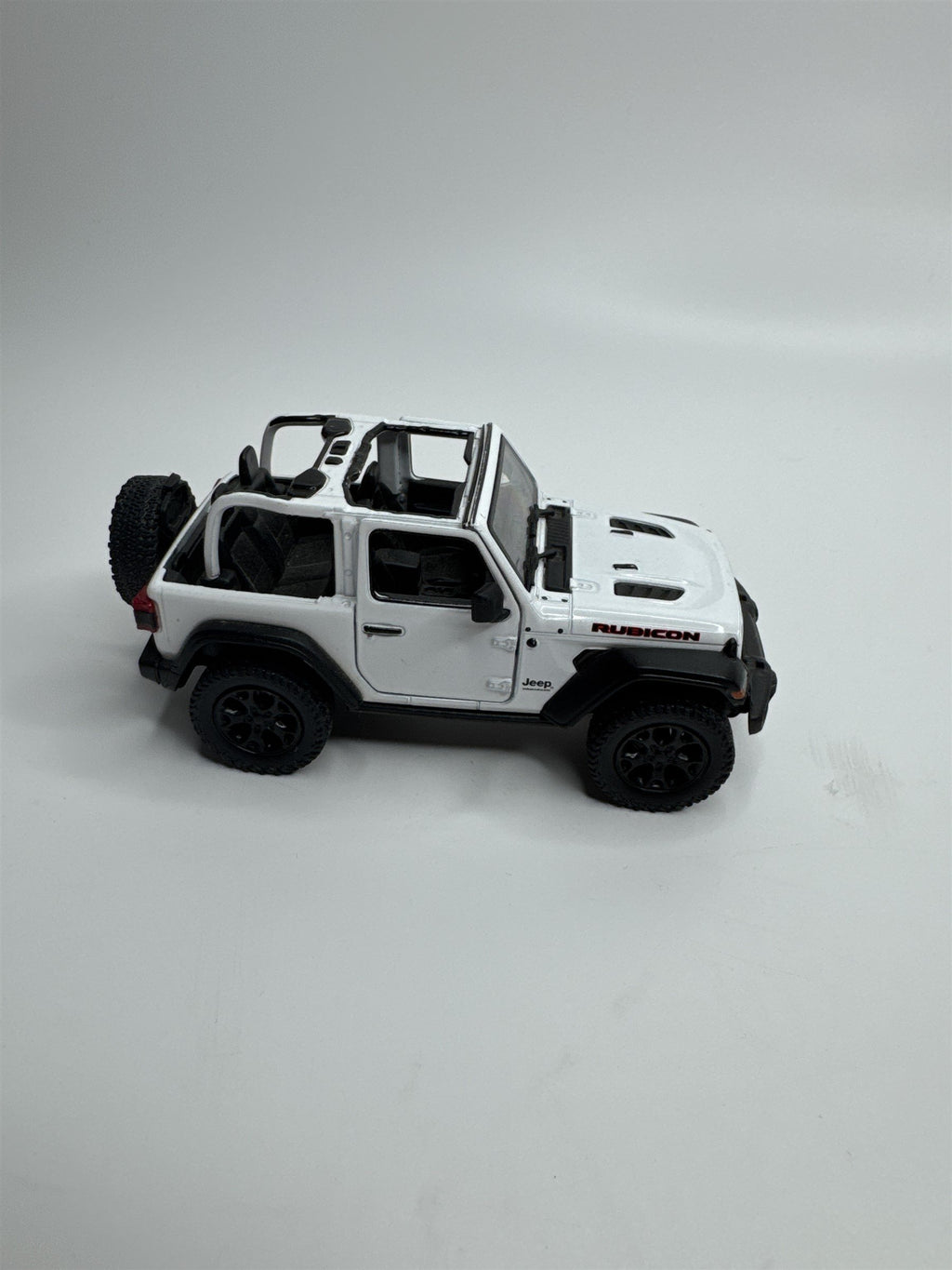 2018 Jeep Wrangler Rubicon White 1:34 Scale Model Car Kinsmart