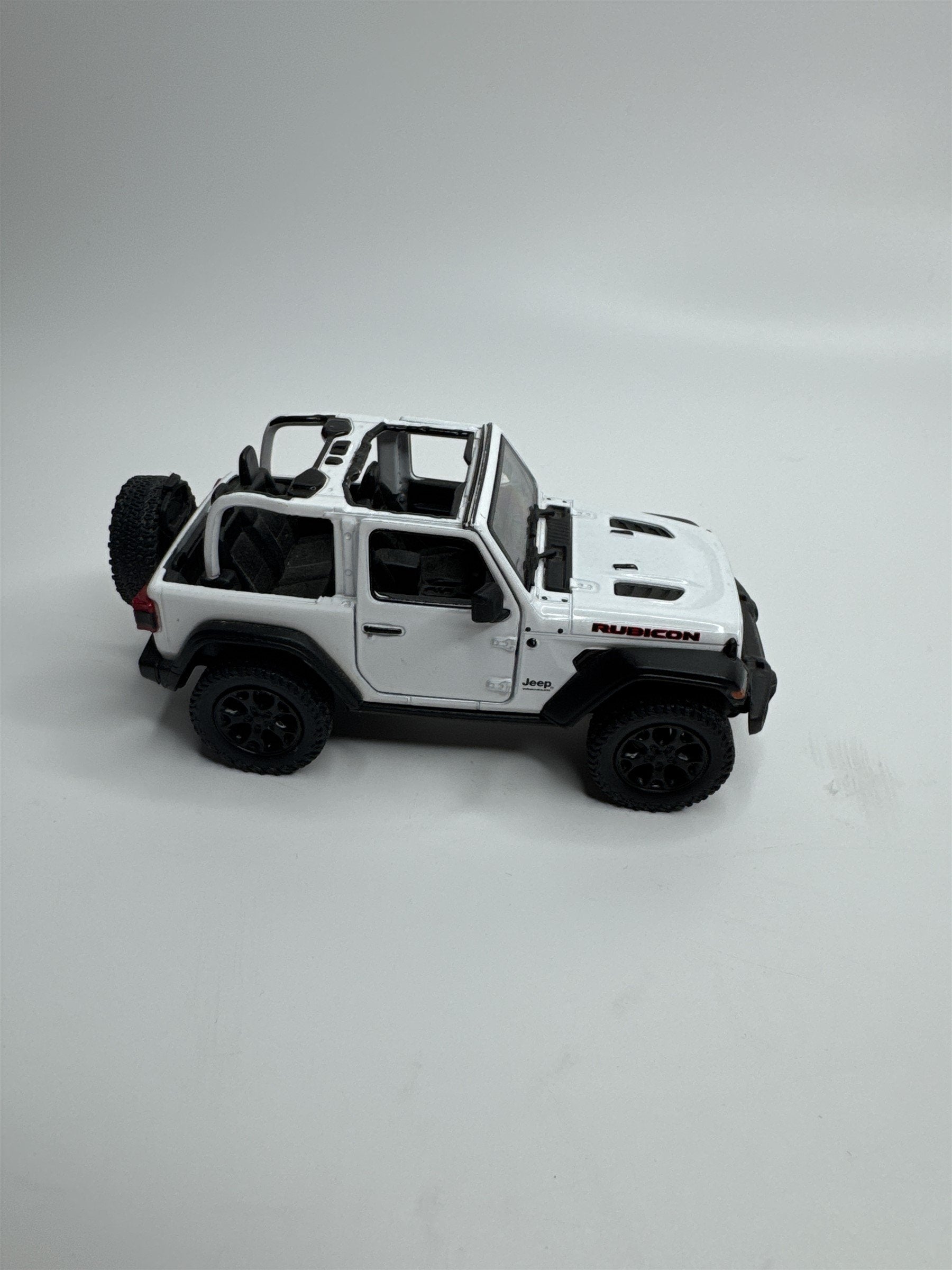 2018 Jeep Wrangler Rubicon White 1:34 Scale Model Car Kinsmart