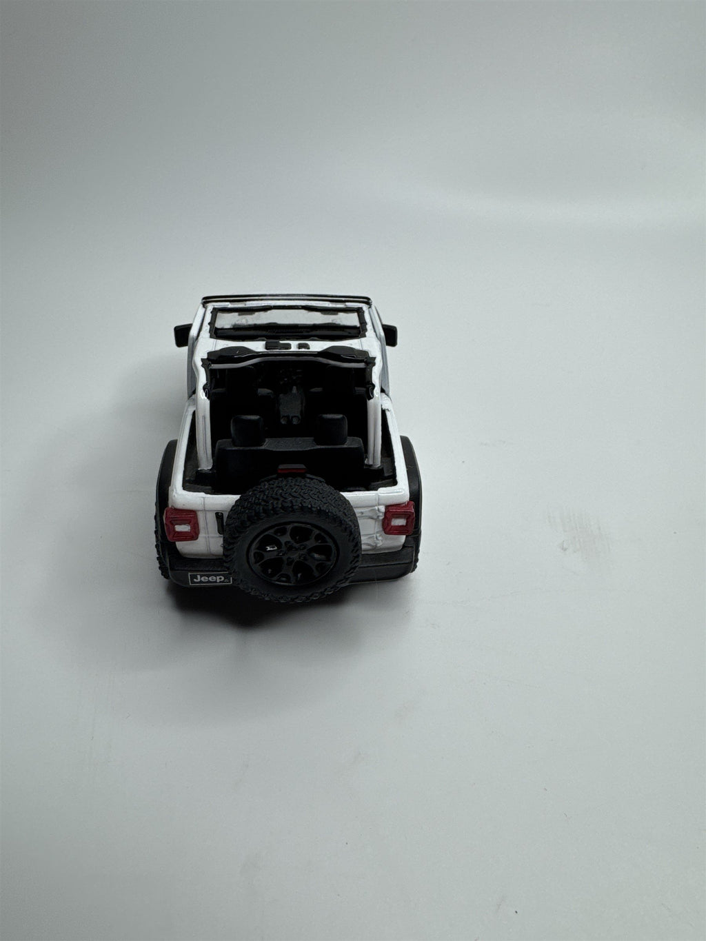 2018 Jeep Wrangler Rubicon White 1:34 Scale Model Car Kinsmart