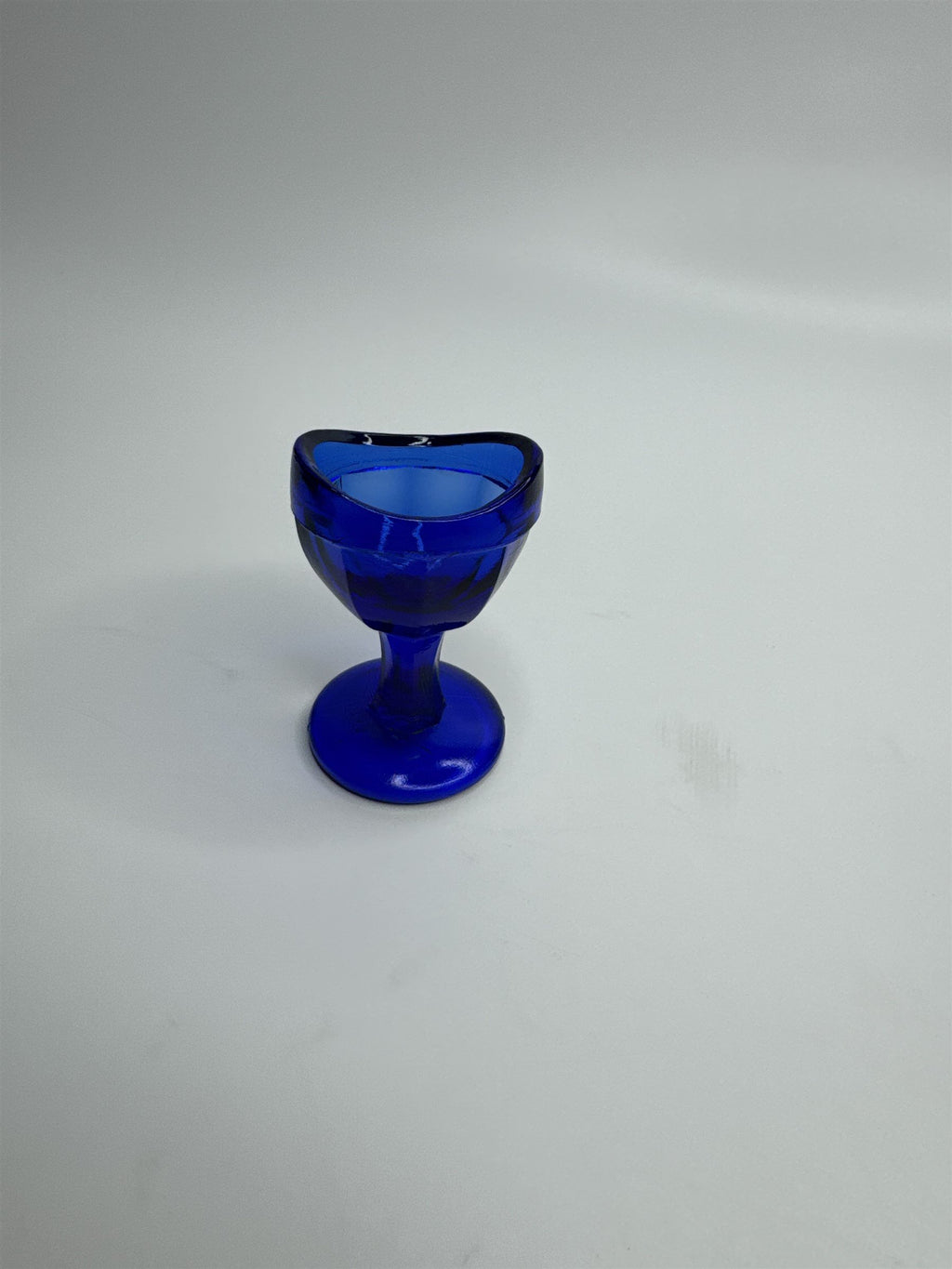 Vtg "M" Mark Inside DIamond Cobalt Blue Glass Eye Bath Wash Rinse Medicine Cup