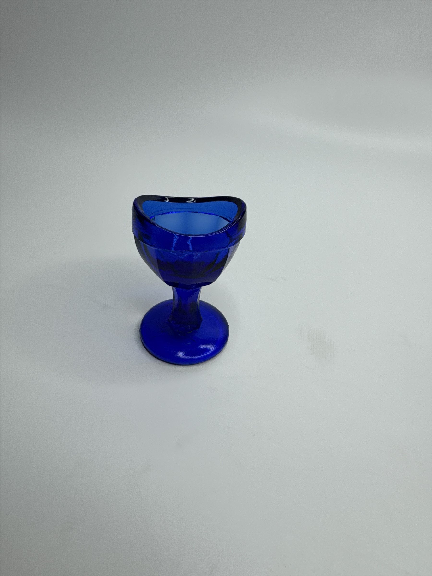 Vtg "M" Mark Inside DIamond Cobalt Blue Glass Eye Bath Wash Rinse Medicine Cup