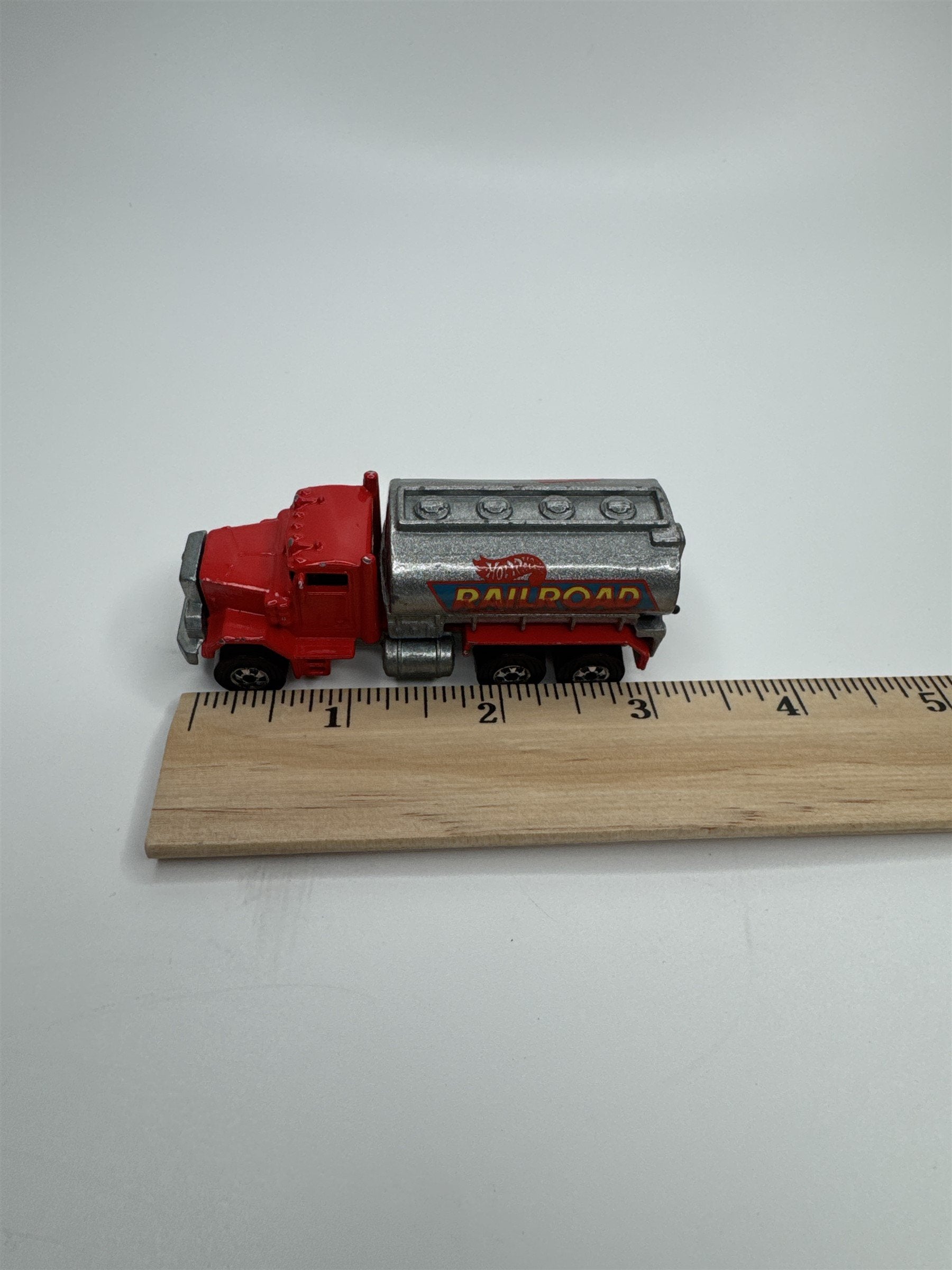 Hot Wheels Railroad Peterbilt Tank Truck 1979 Red 1:64 Vintage Malaysia