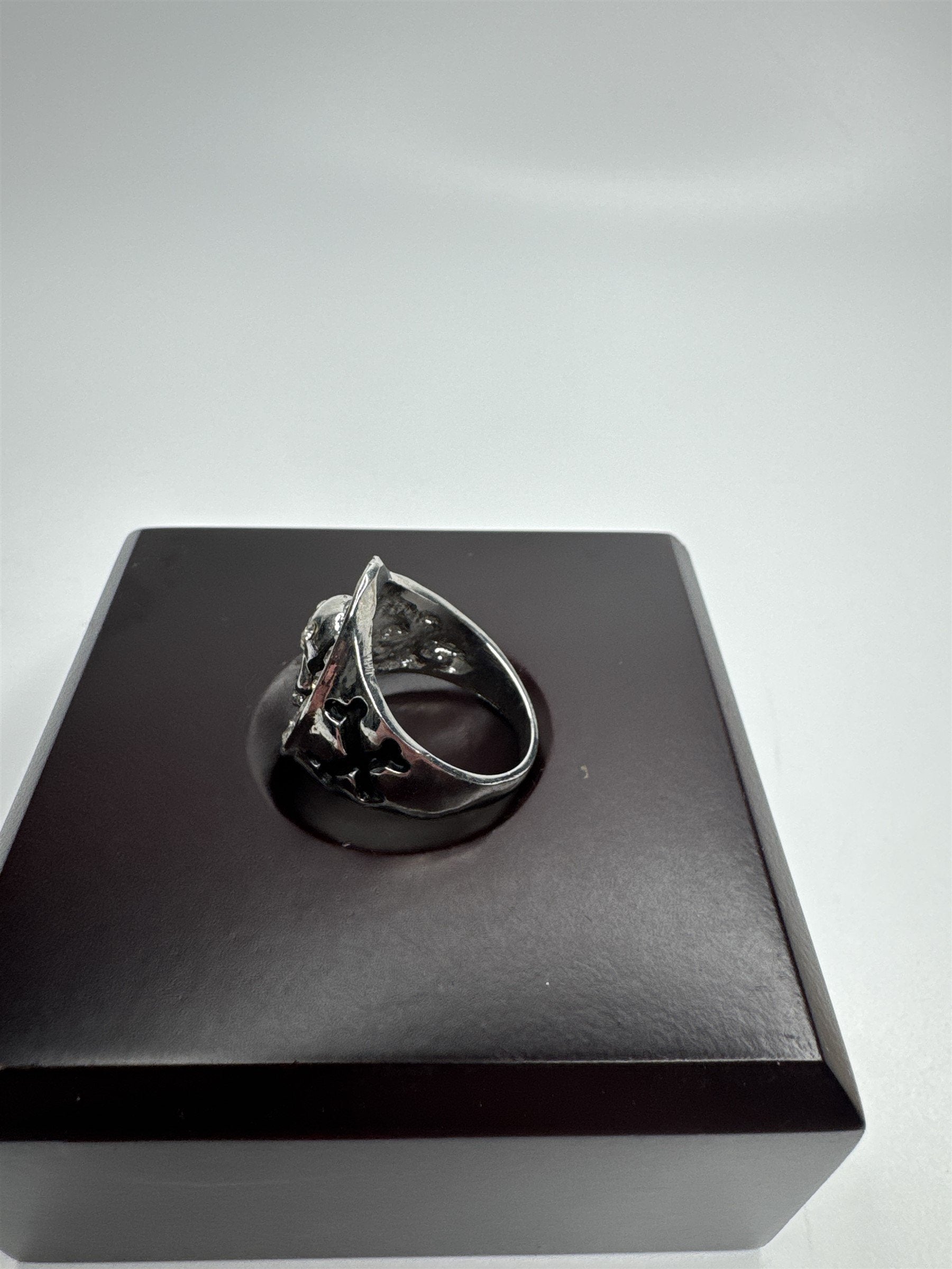 Vintage Skull and Crossbones Rhinestone Silver Toned Metal Ring Size US 10