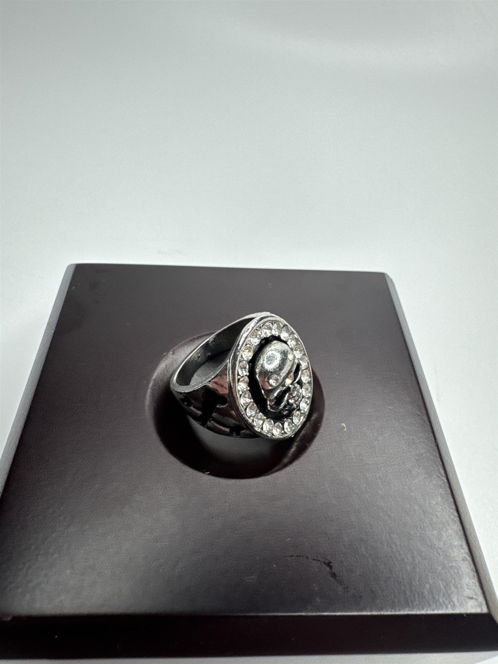 Vintage Skull and Crossbones Rhinestone Silver Toned Metal Ring Size US 8