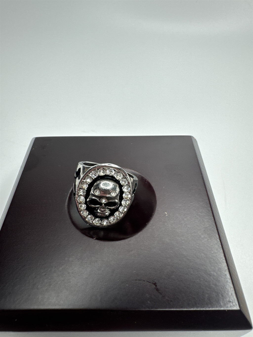 Vintage Skull and Crossbones Rhinestone Silver Toned Metal Ring Size US 8