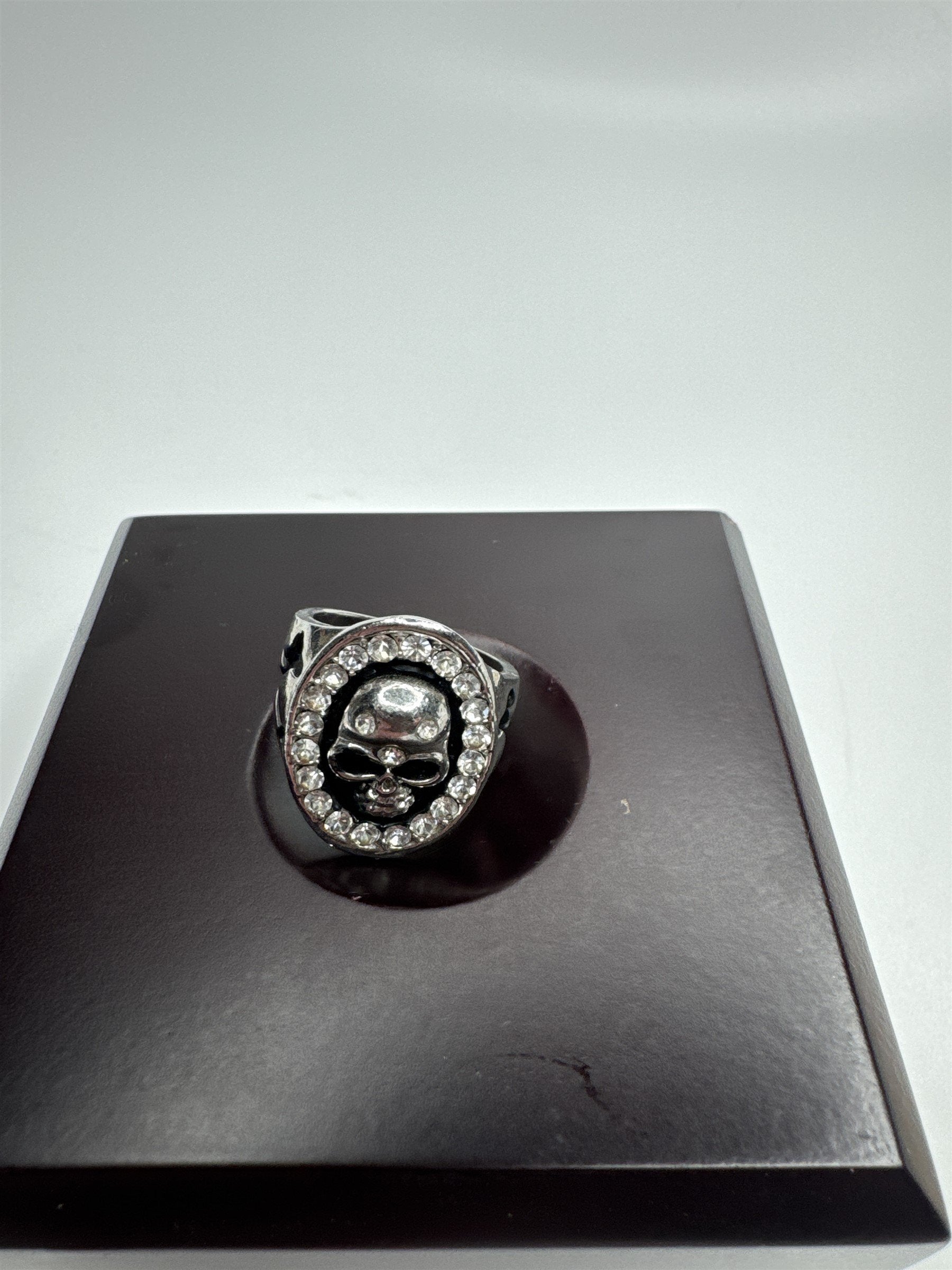 Vintage Skull and Crossbones Rhinestone Silver Toned Metal Ring Size US 8