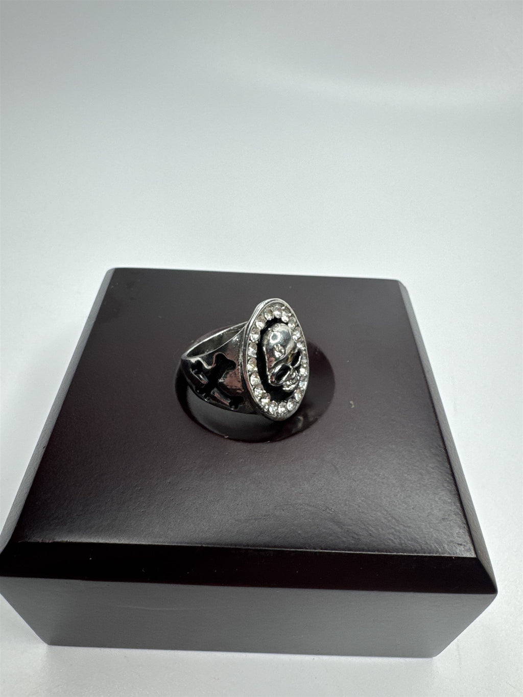 Vintage Skull and Crossbones Rhinestone Silver Toned Metal Ring Size US 8