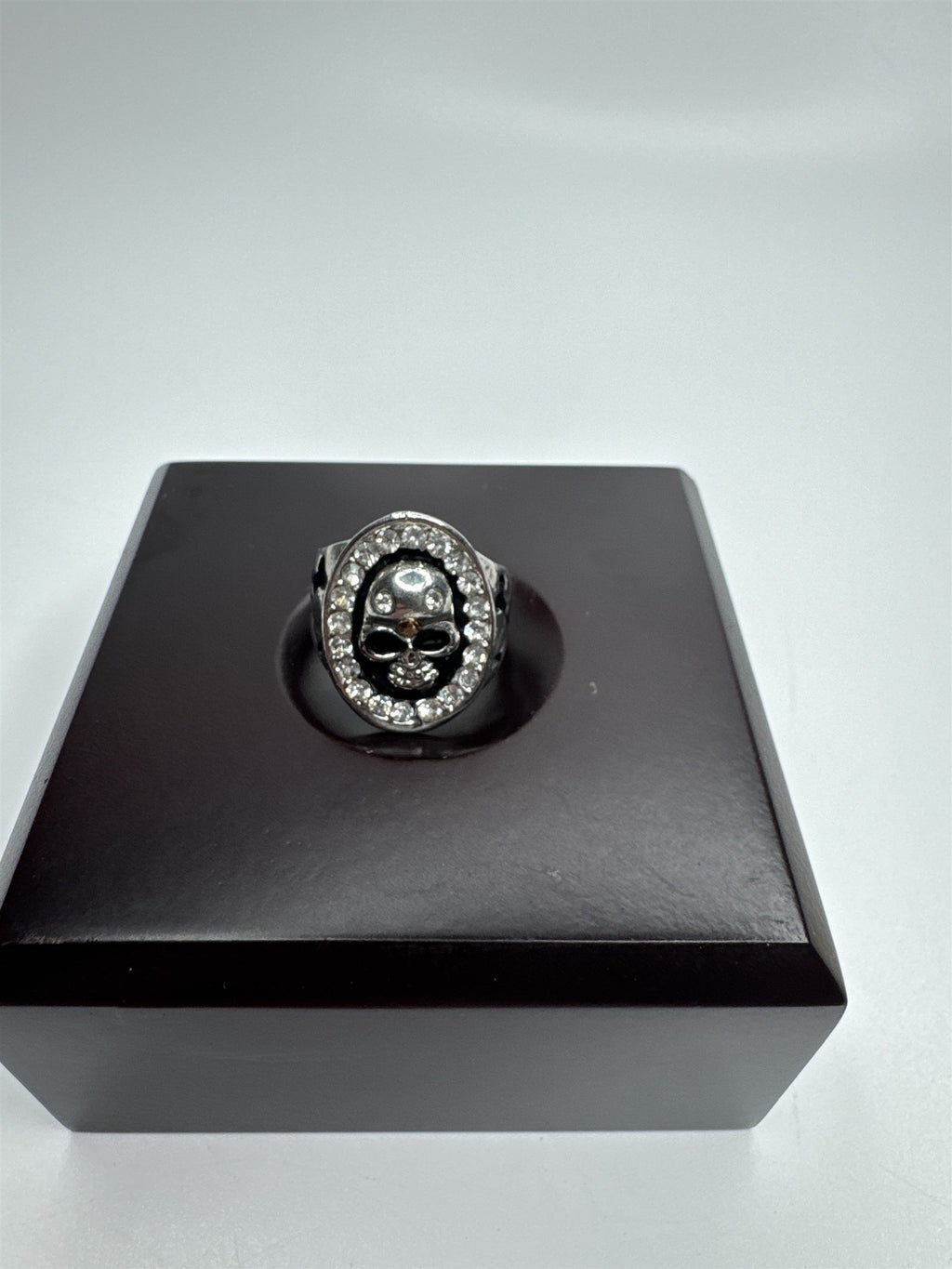 Vintage Skull and Crossbones Rhinestone Silver Toned Metal Ring Size US 8