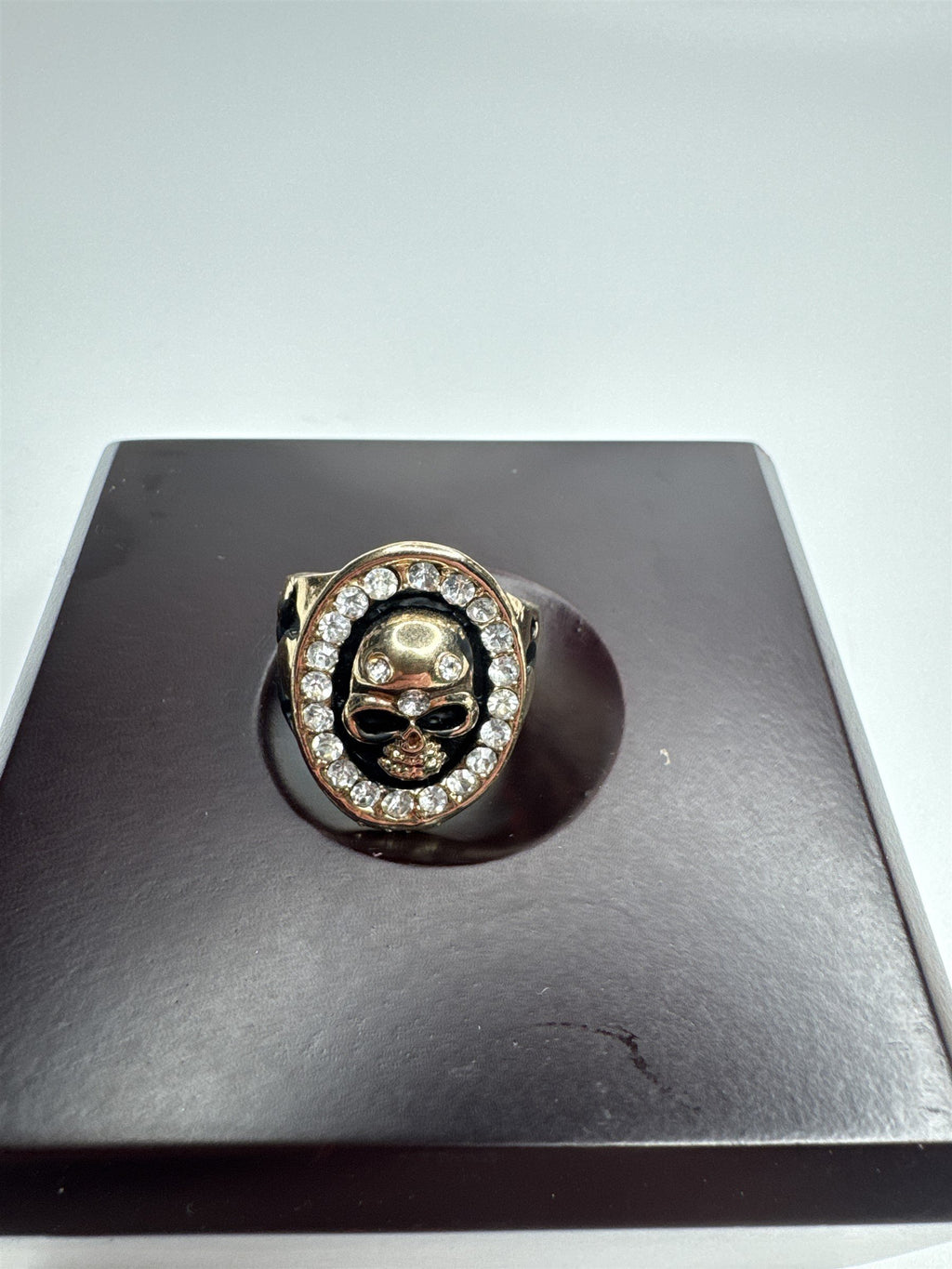 Vintage Skull and Crossbones Rhinestone Gold Toned Metal Ring Size US 8