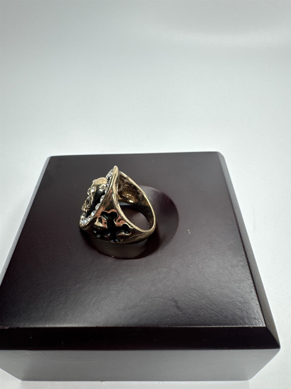 Vintage Skull and Crossbones Rhinestone Gold Toned Metal Ring Size US 8