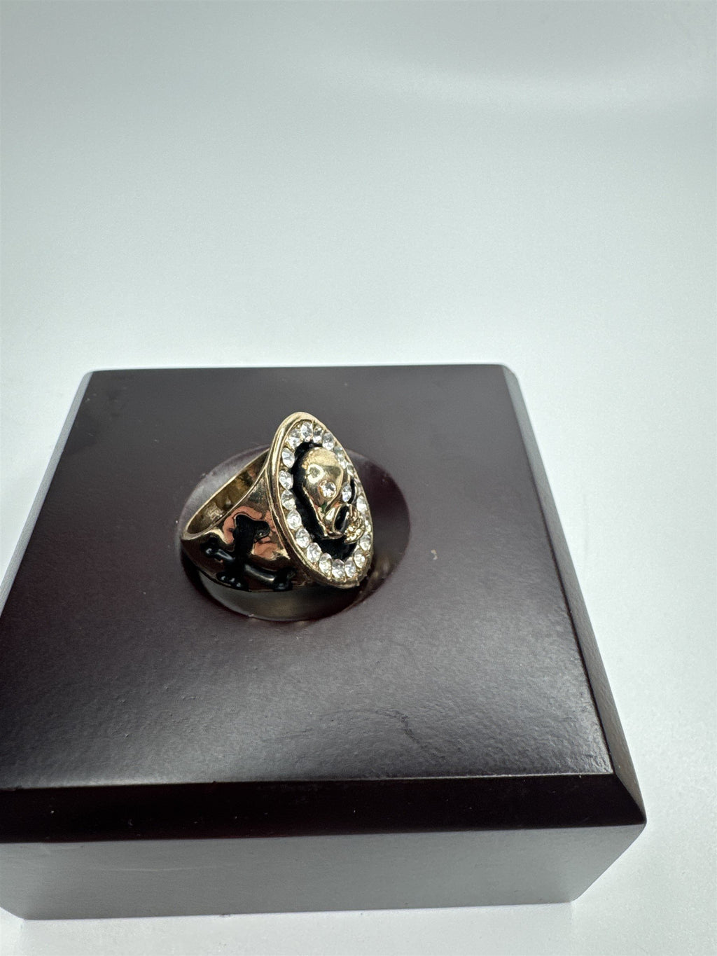 Vintage Skull and Crossbones Rhinestone Gold Toned Metal Ring Size US 8