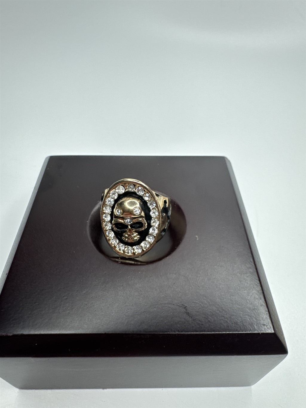 Vintage Skull and Crossbones Rhinestone Gold Toned Metal Ring Size US 8