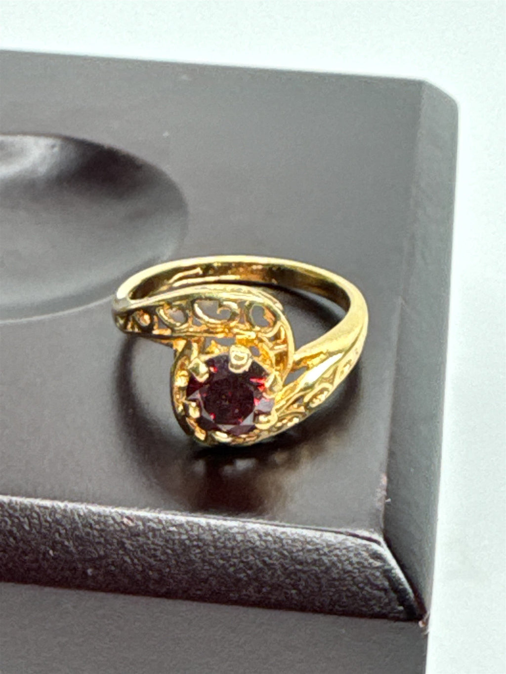 Vintage Gold Tone Fashion Ring With Red Crystal Gem Centerpiece Size US 6