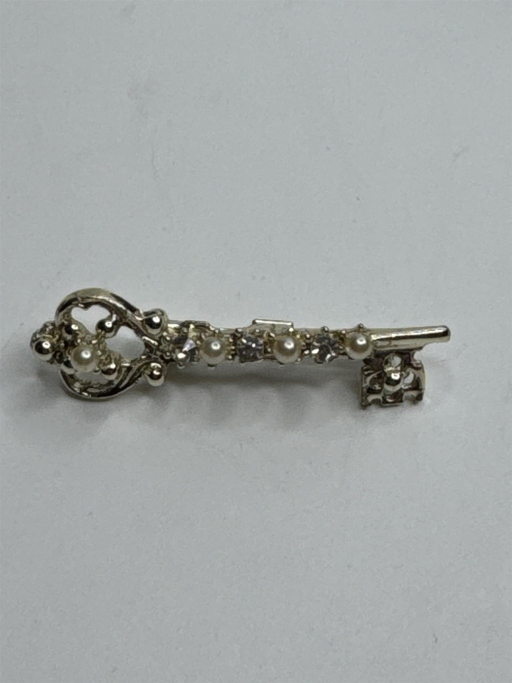Vintage Royal Victoria Style Gold Tone Key Pin Faux Pearl Rhinestone Brooch Pin