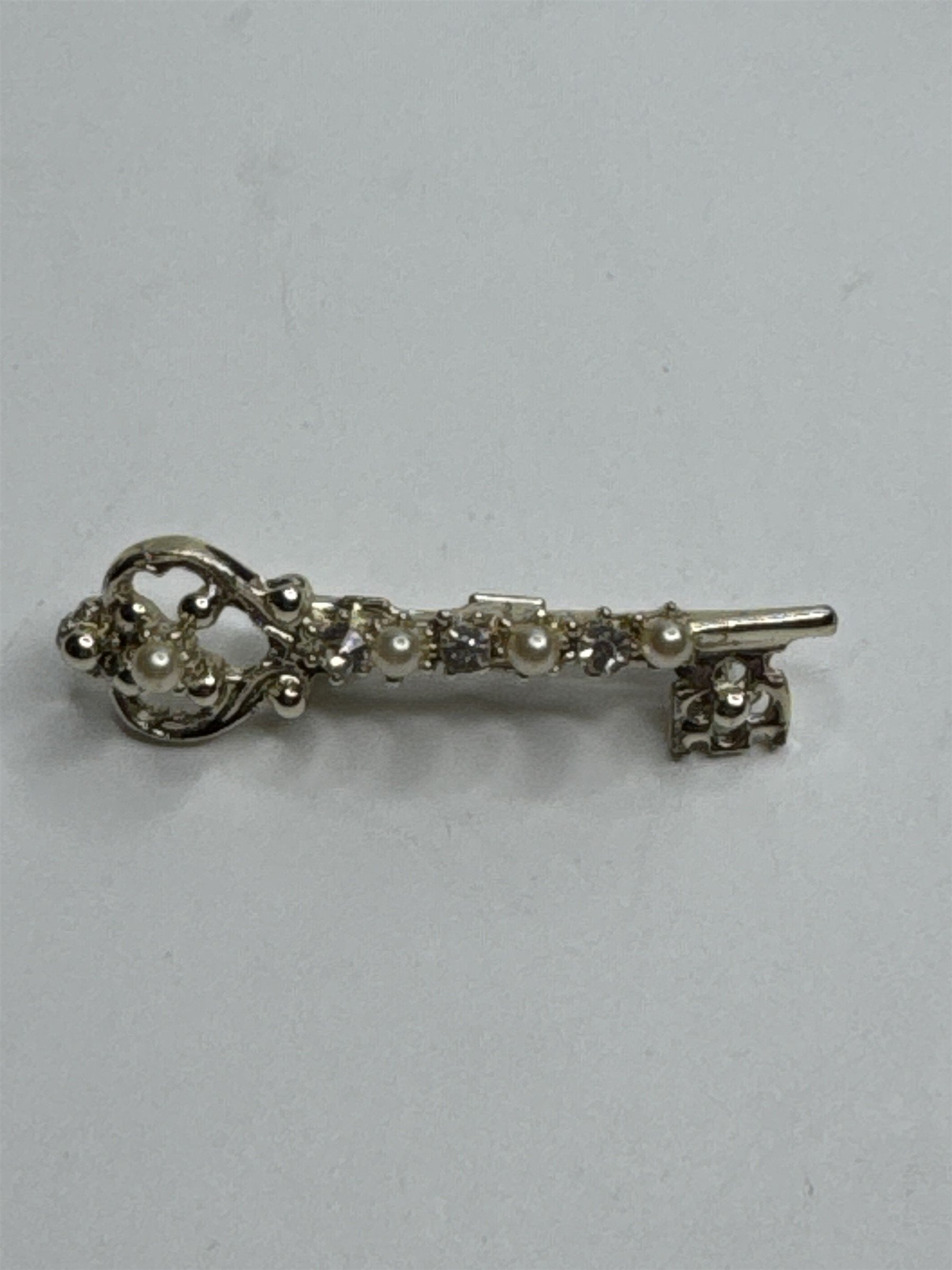 Vintage Royal Victoria Style Gold Tone Key Pin Faux Pearl Rhinestone Brooch Pin