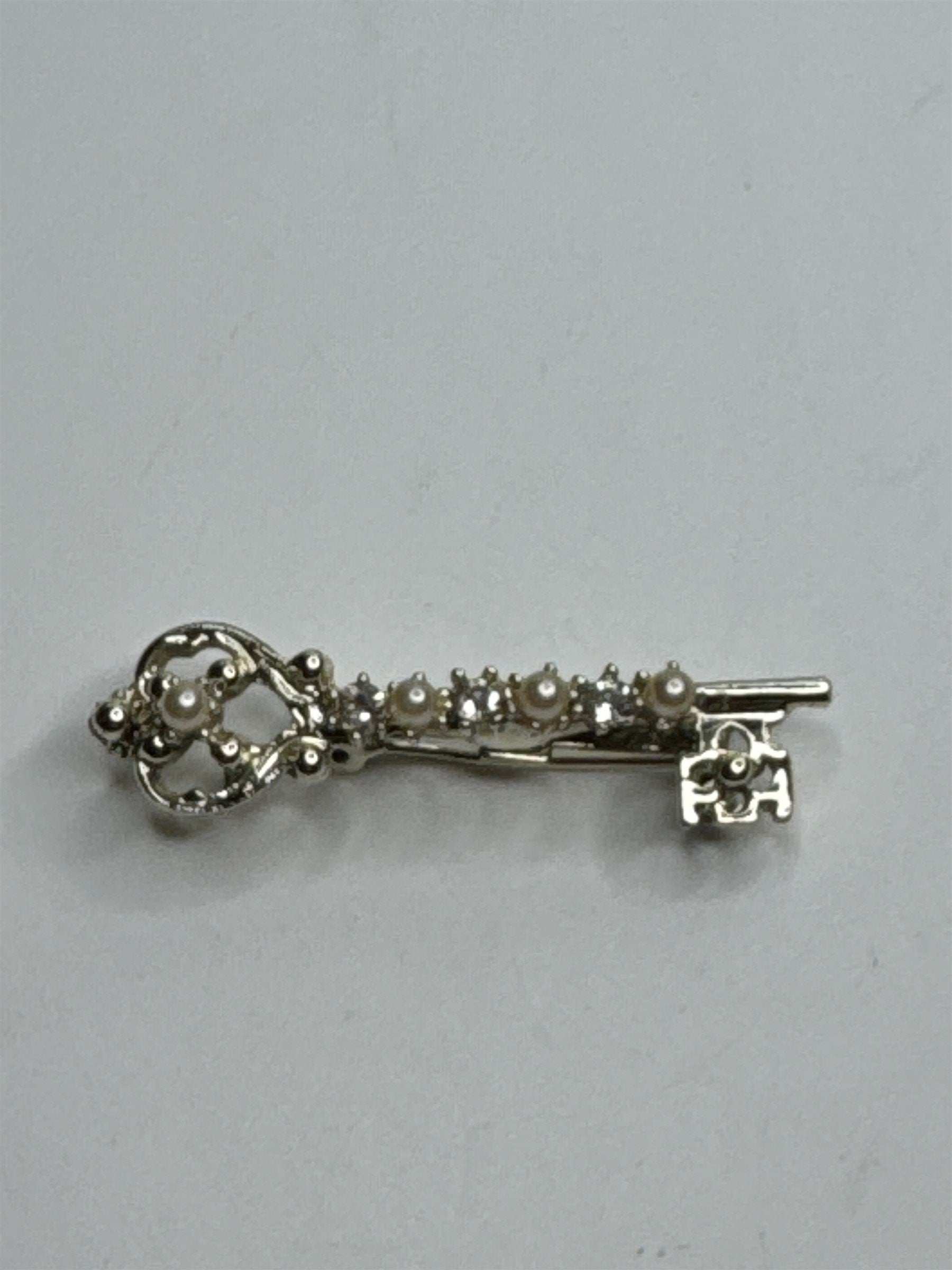 Vintage Royal Victoria Style Gold Tone Key Pin Faux Pearl Rhinestone Brooch Pin