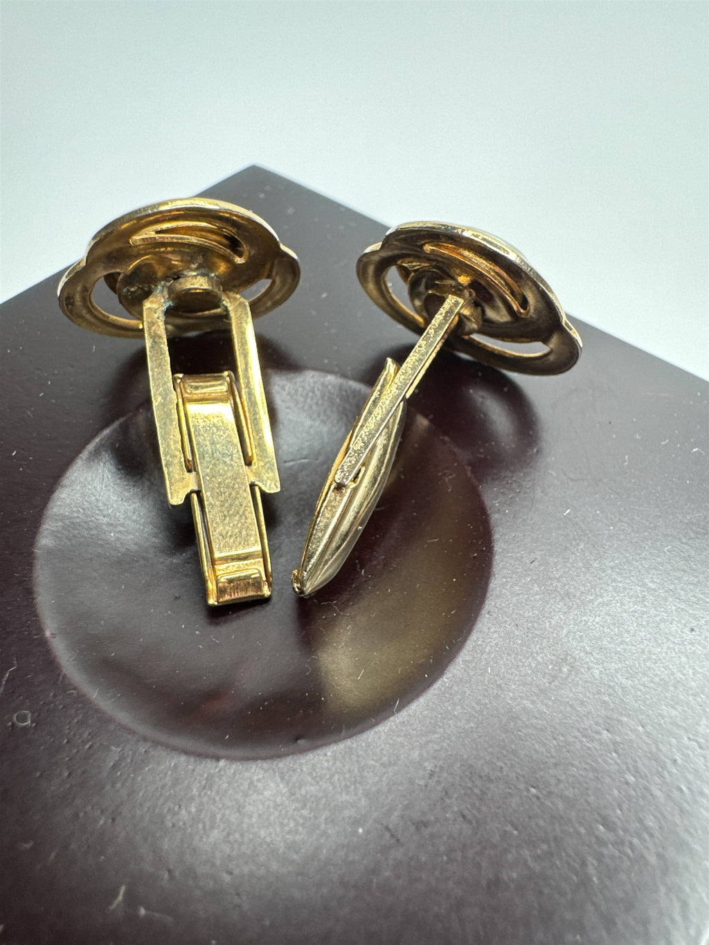 Vintage Gold Toned Cufflinks Iridescent White Center /w 3 Gold Rings