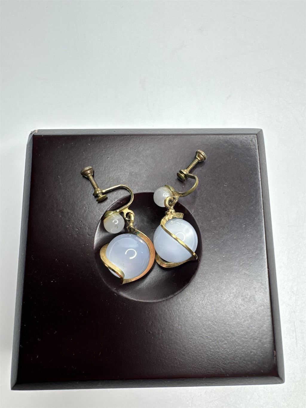 Vintage Gold Tone Mother of Pearl Dangle Screw Clip on Earrings Costume Jewelry
