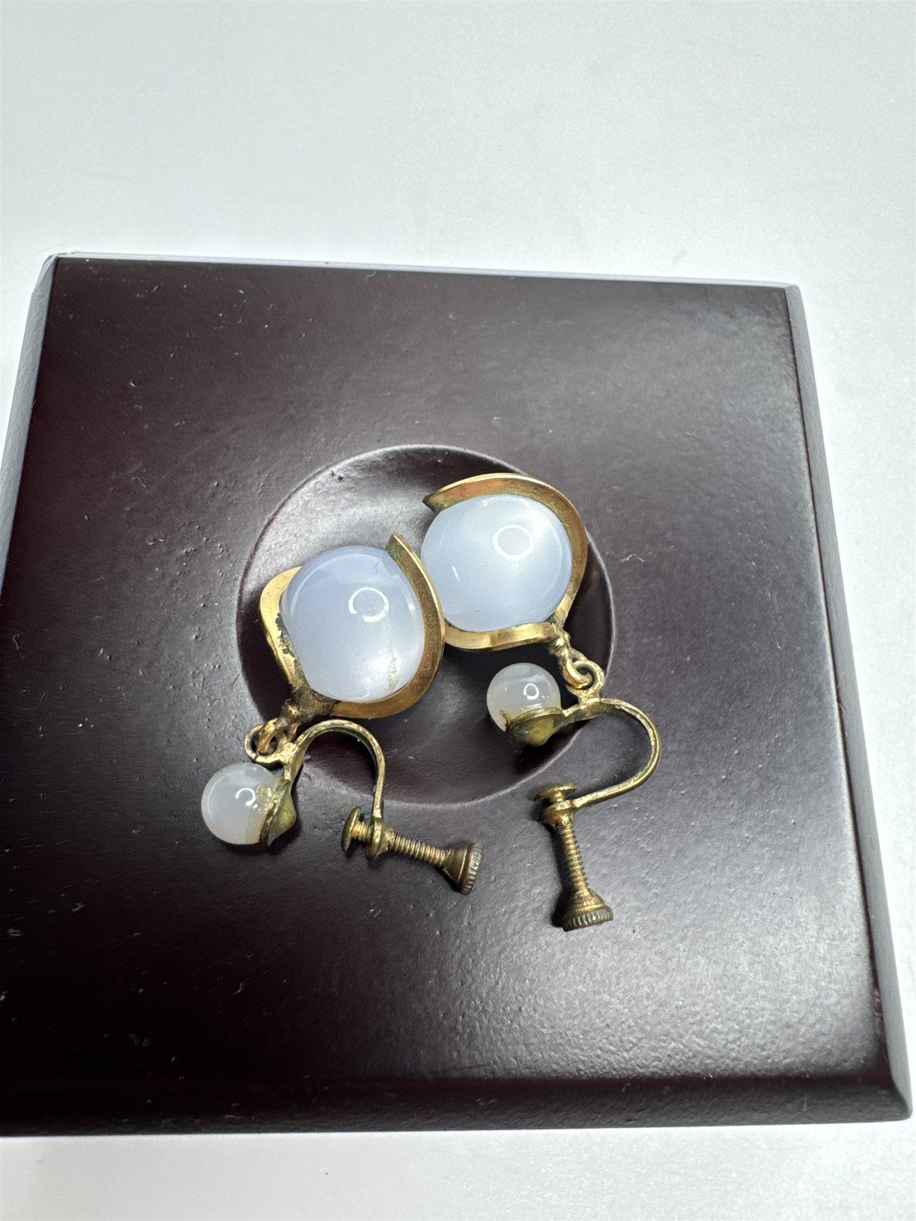 Vintage Gold Tone Mother of Pearl Dangle Screw Clip on Earrings Costume Jewelry