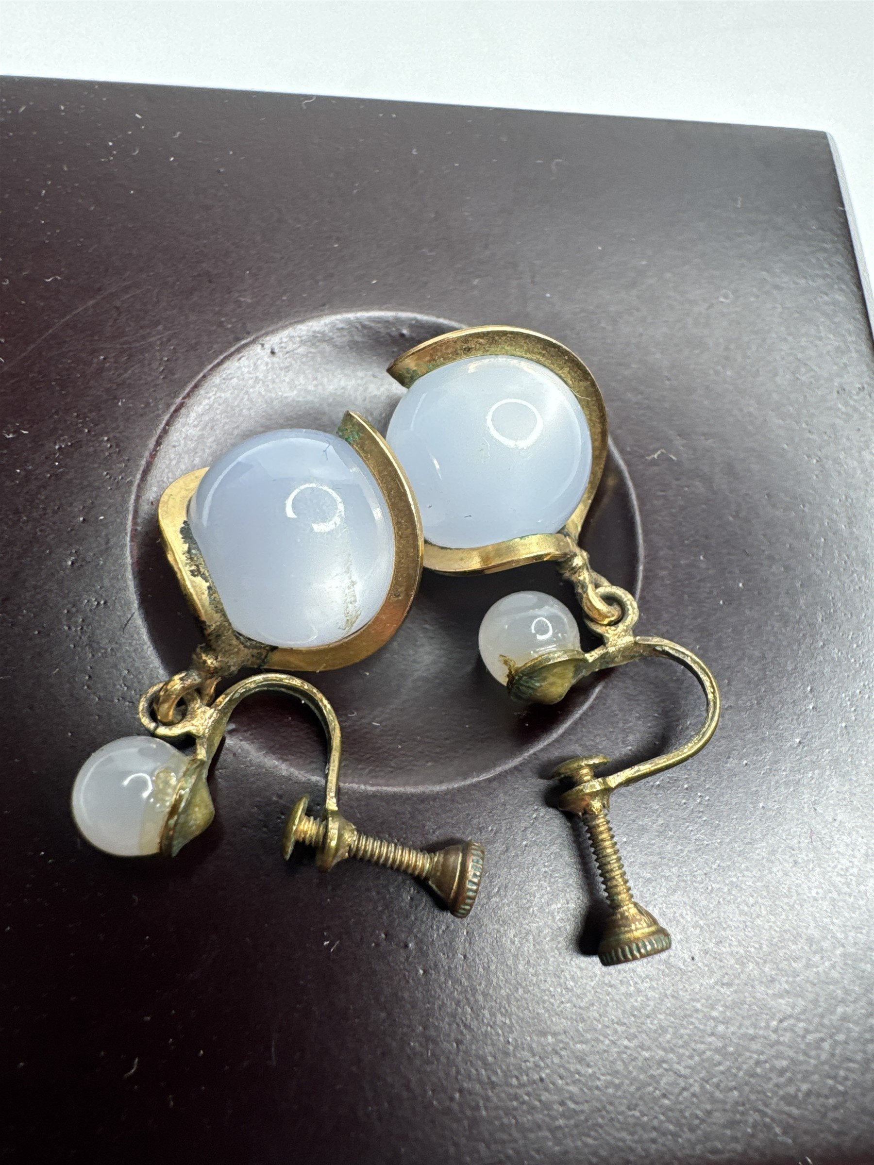 Vintage Gold Tone Mother of Pearl Dangle Screw Clip on Earrings Costume Jewelry