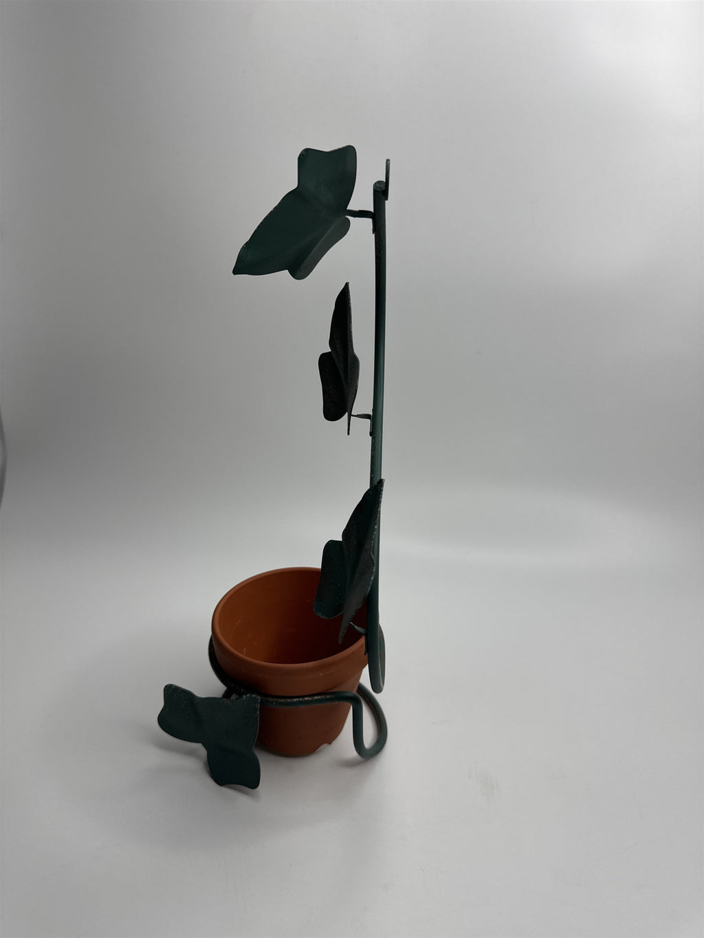 Vintage Home Interiors MCM Metal Vine Wall Hanging Planter Holder /w 3" Clay Pot