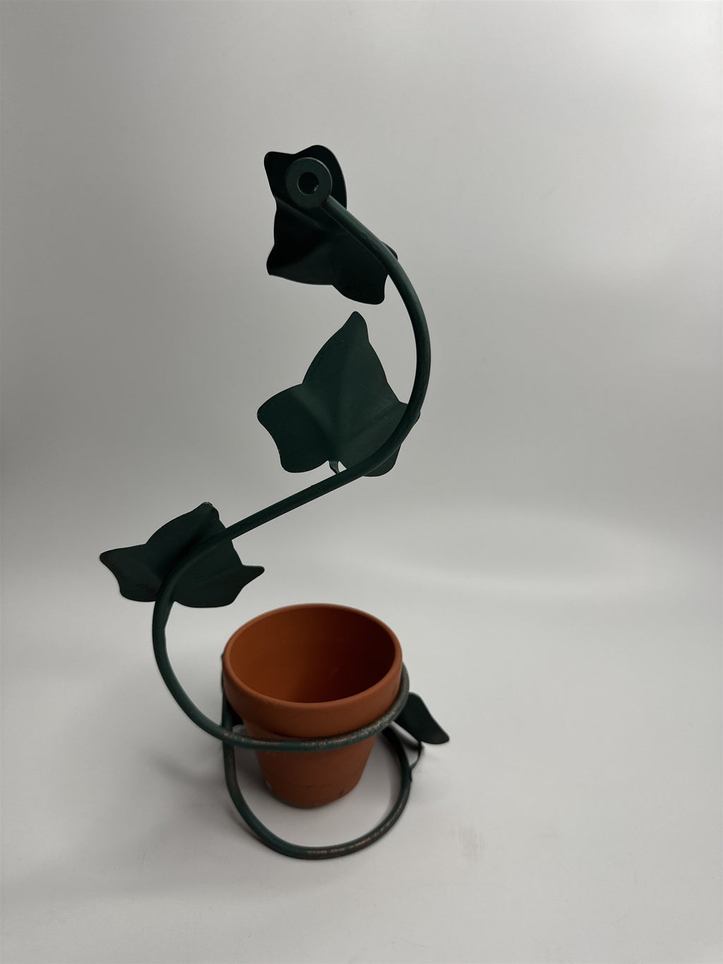 Vintage Home Interiors MCM Metal Vine Wall Hanging Planter Holder /w 3" Clay Pot