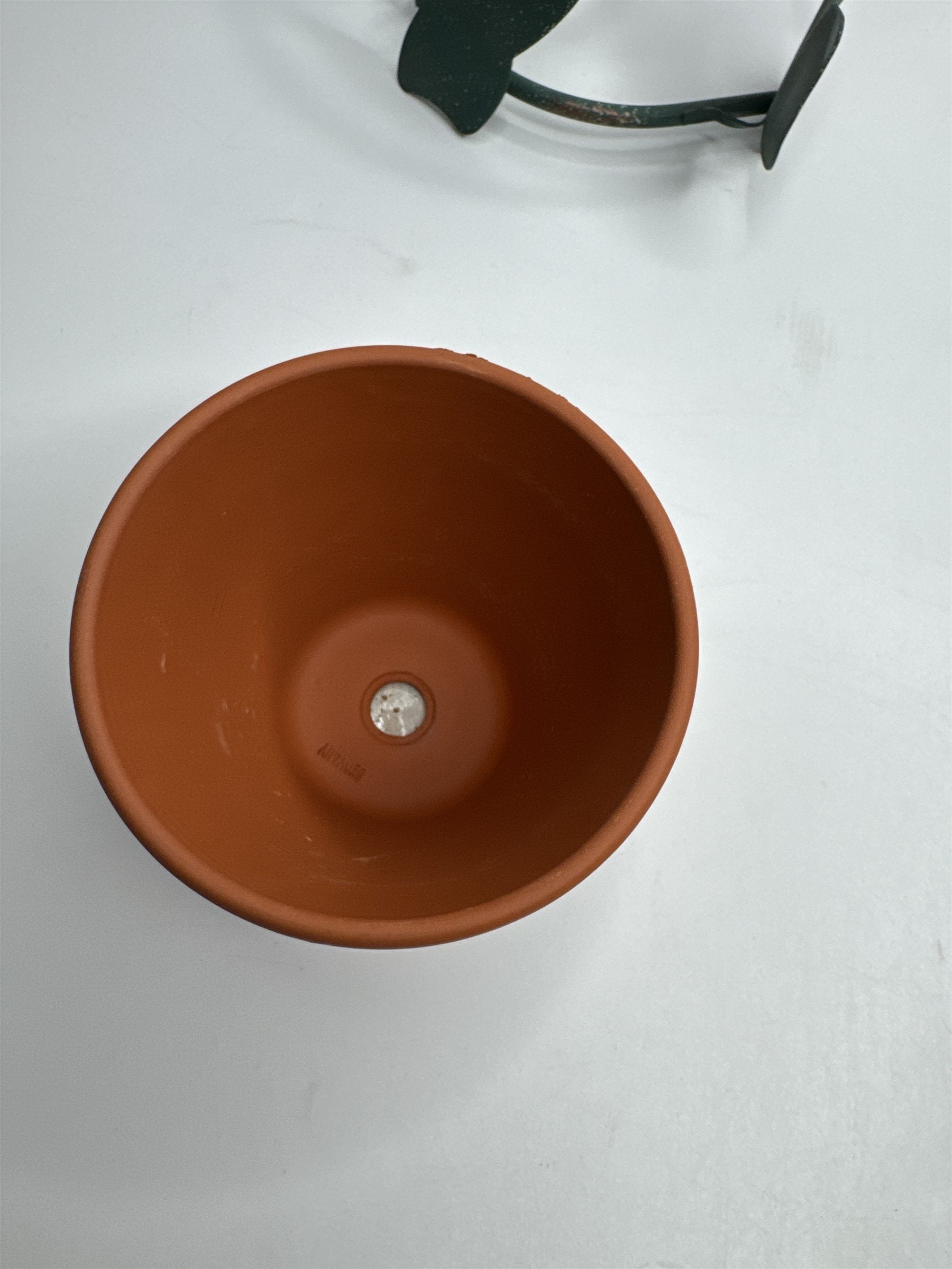 Vintage Home Interiors MCM Metal Vine Wall Hanging Planter Holder /w 3" Clay Pot