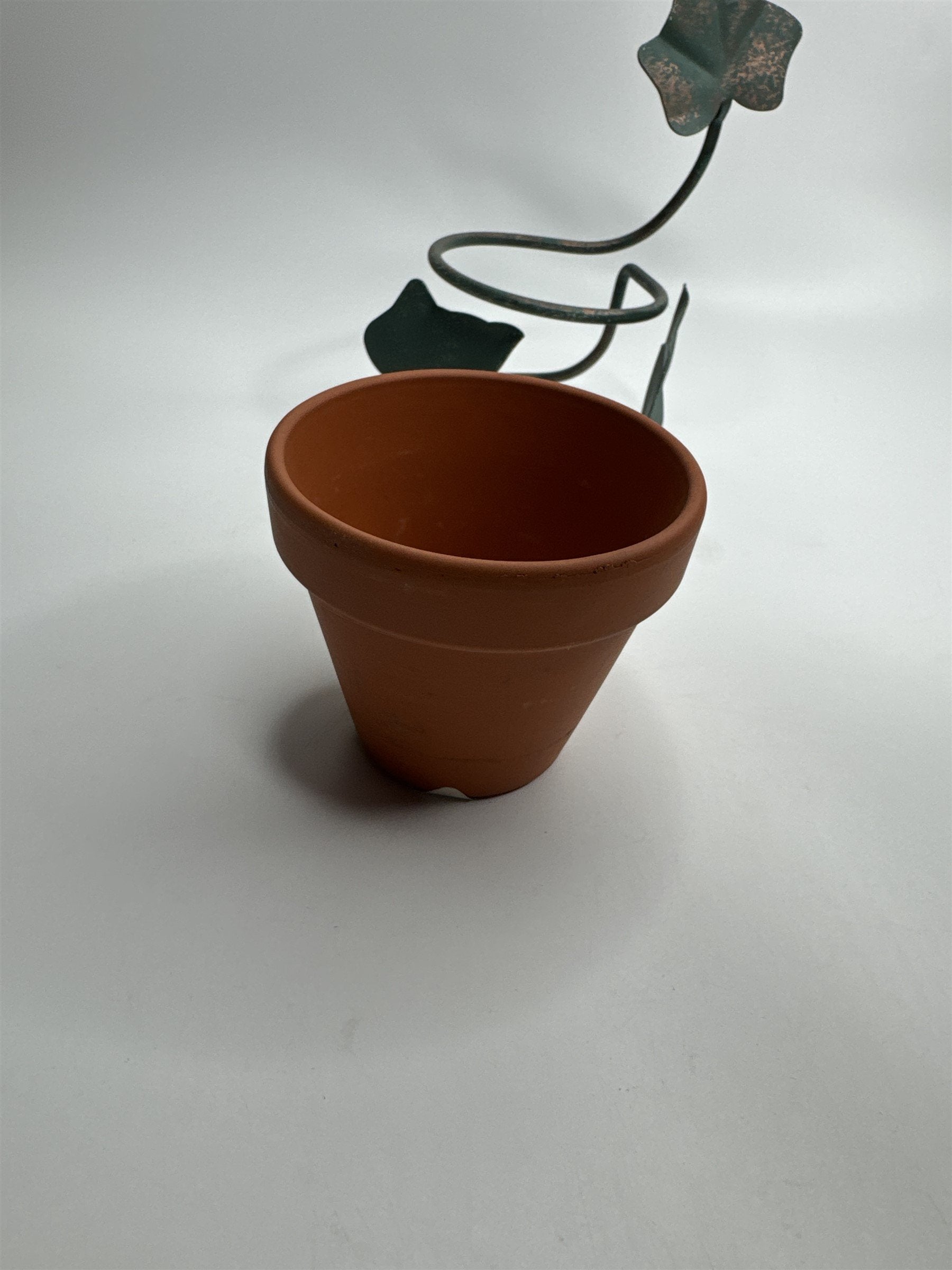 Vintage Home Interiors MCM Metal Vine Wall Hanging Planter Holder /w 3" Clay Pot