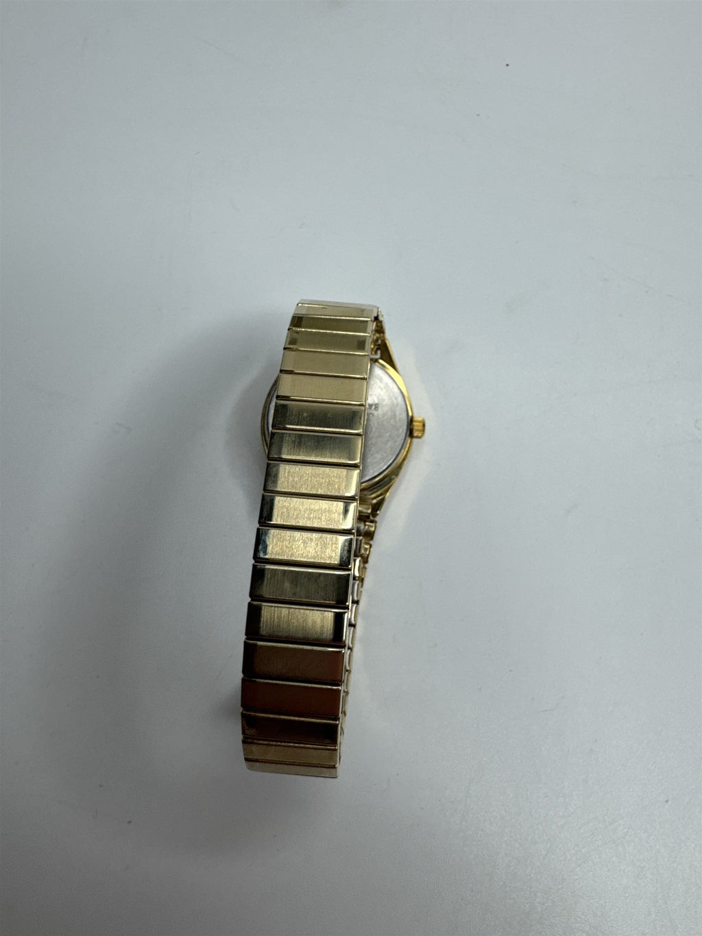 Vintage Sharp Gold Toned Mens Stretch Metal Band Calendar Watch Water Resistant