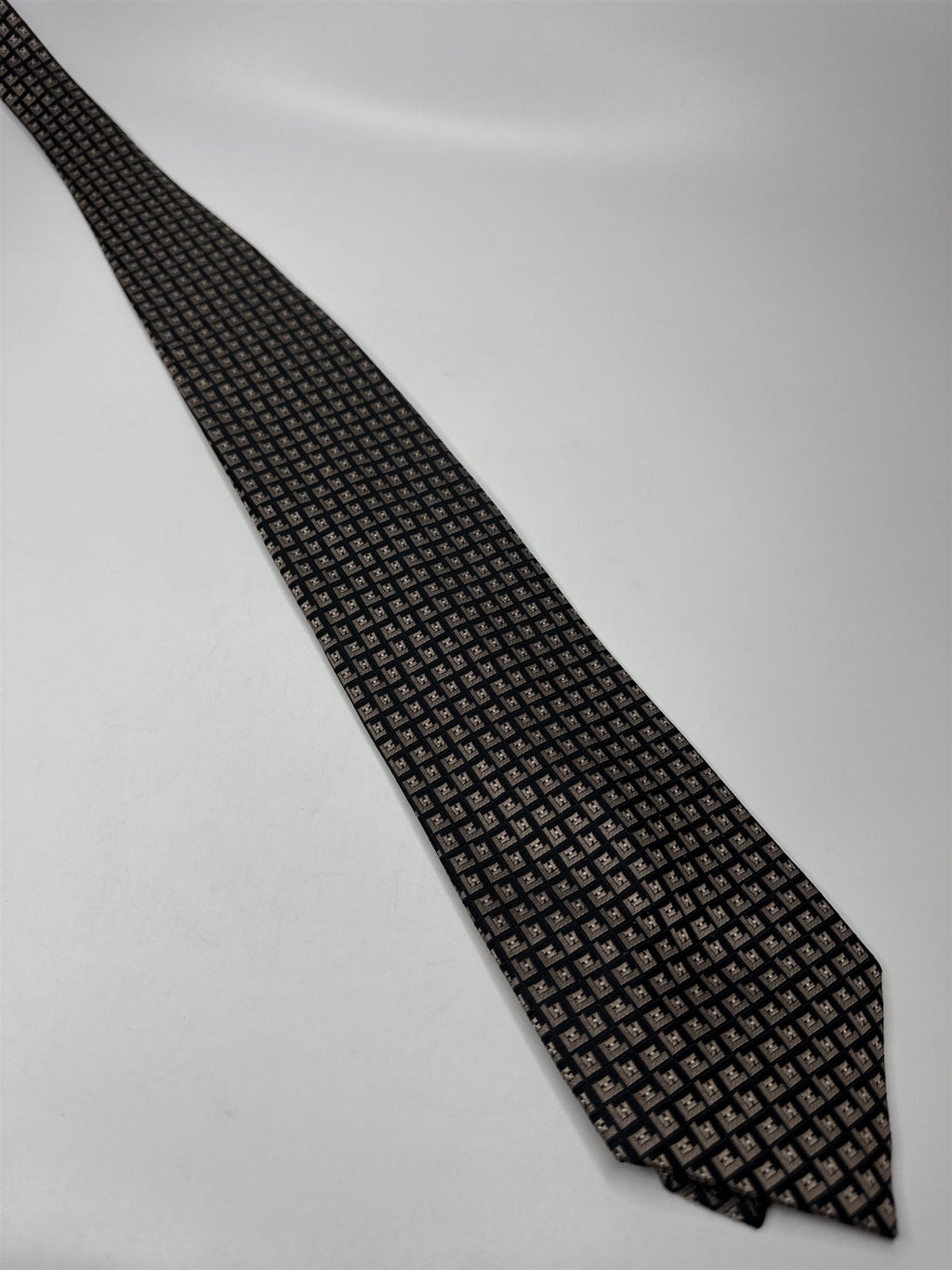 Mens Roffe Accessories 100% Silk Neck Tie Letter H Repeating Pattern Geometric