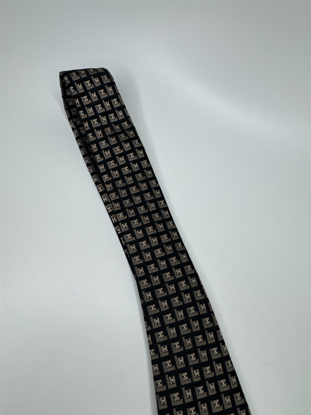 Mens Roffe Accessories 100% Silk Neck Tie Letter H Repeating Pattern Geometric