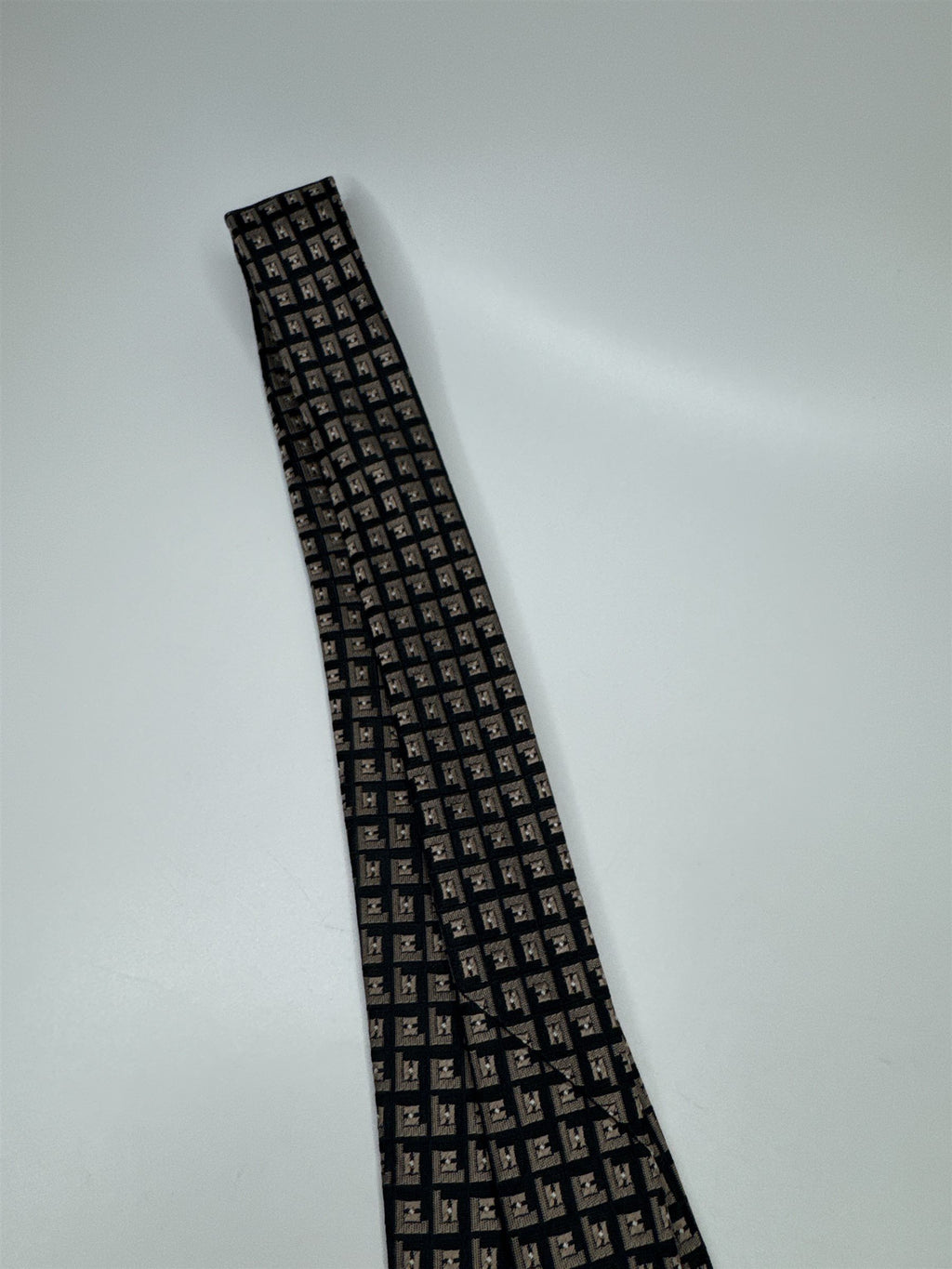 Mens Roffe Accessories 100% Silk Neck Tie Letter H Repeating Pattern Geometric