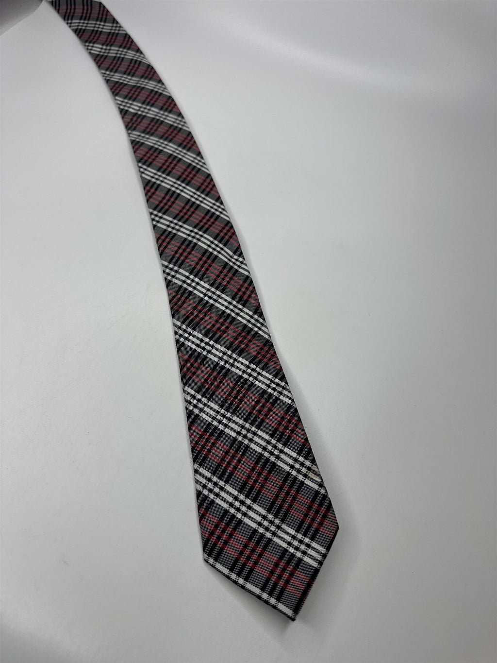 Mens Ben Sherman 100% Silk Red/White/Black Plaid Pattern Skinny Neck Tie