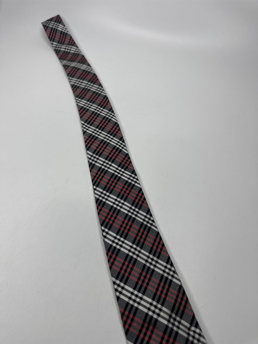Mens Ben Sherman 100% Silk Red/White/Black Plaid Pattern Skinny Neck Tie